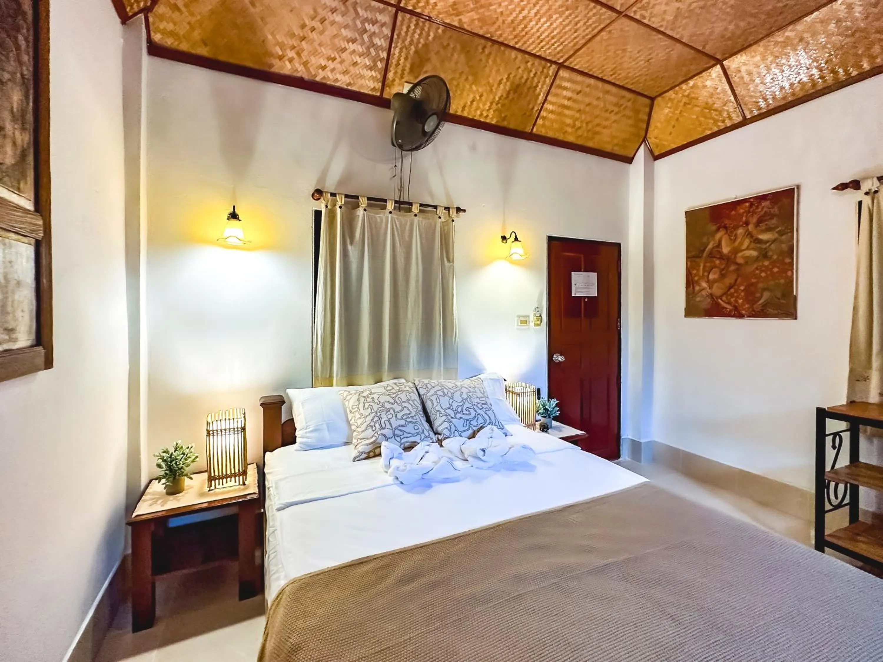 Property building, Bed in Shanti Lodge Phuket