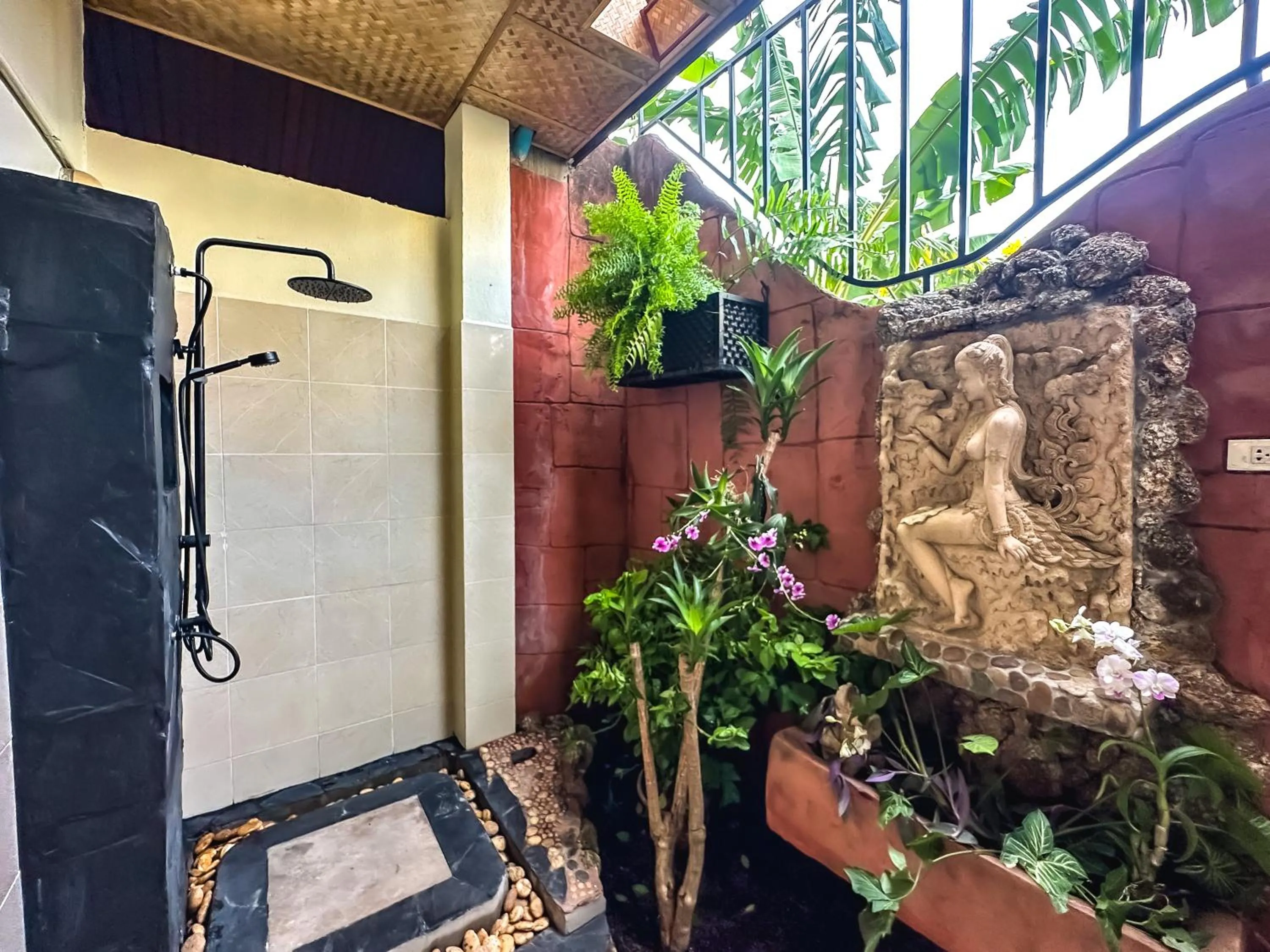 Property building in Shanti Lodge Phuket