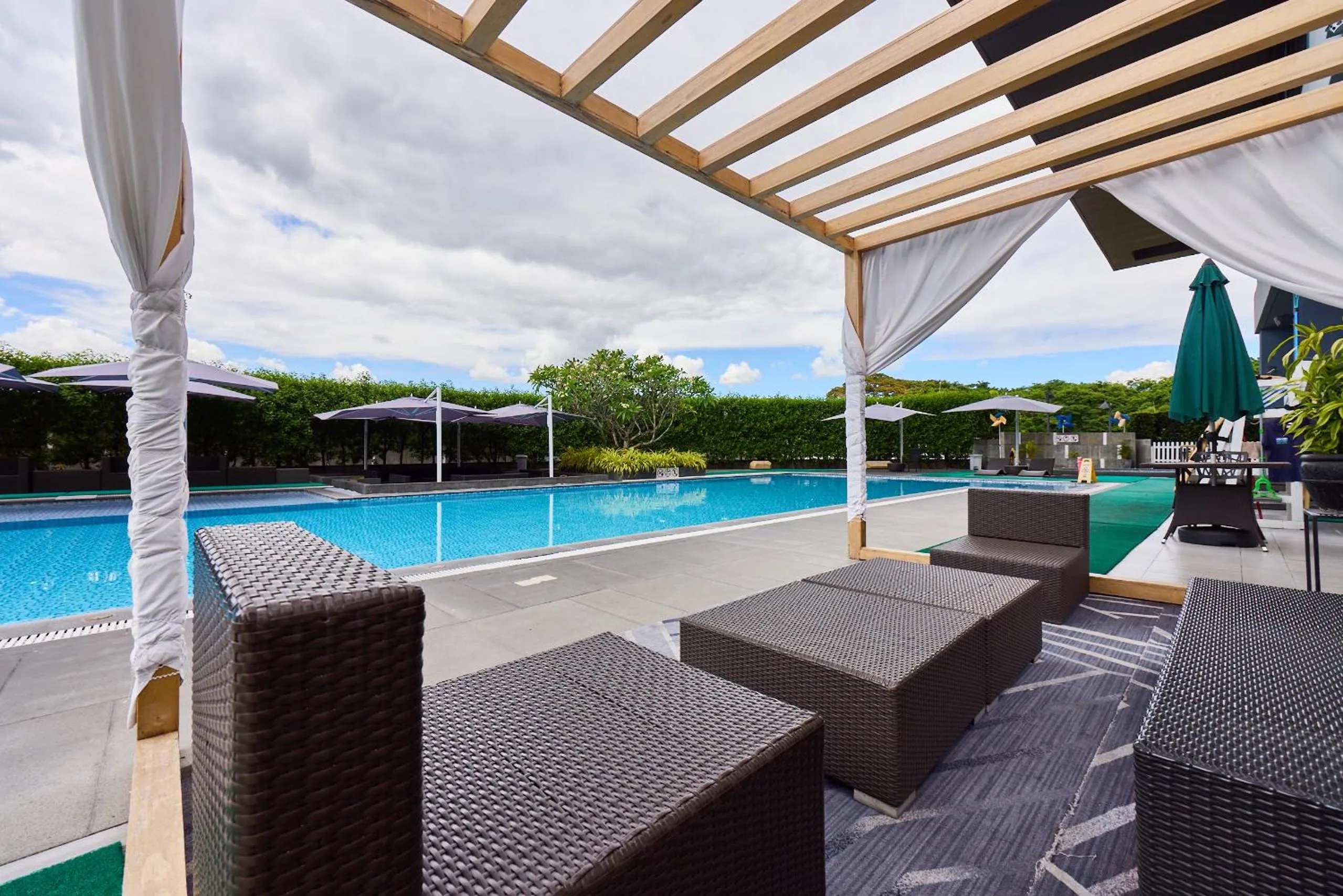 Swimming pool in Midori Clark Hotel and Casino