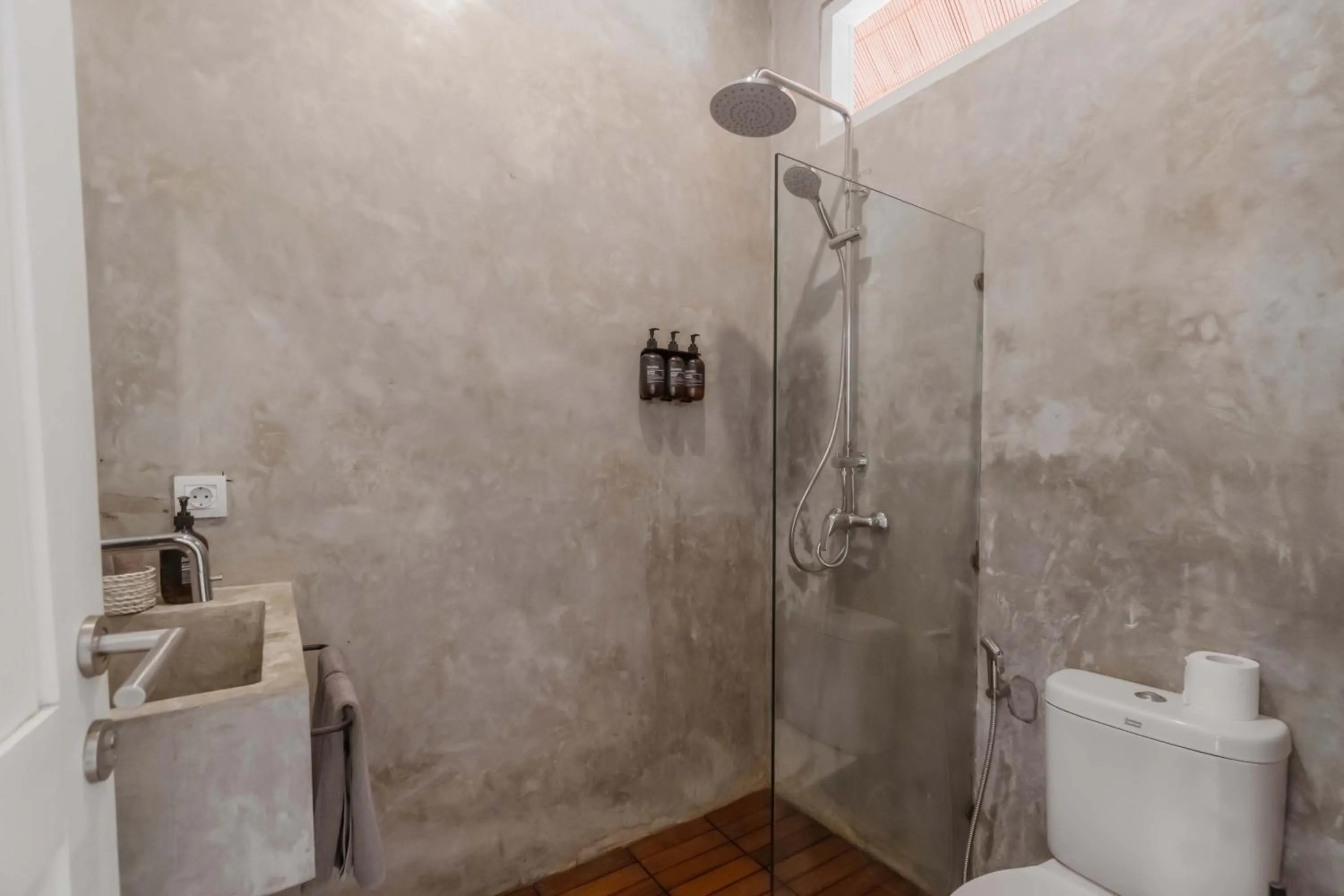 Bathroom in The Room Padang-Padang