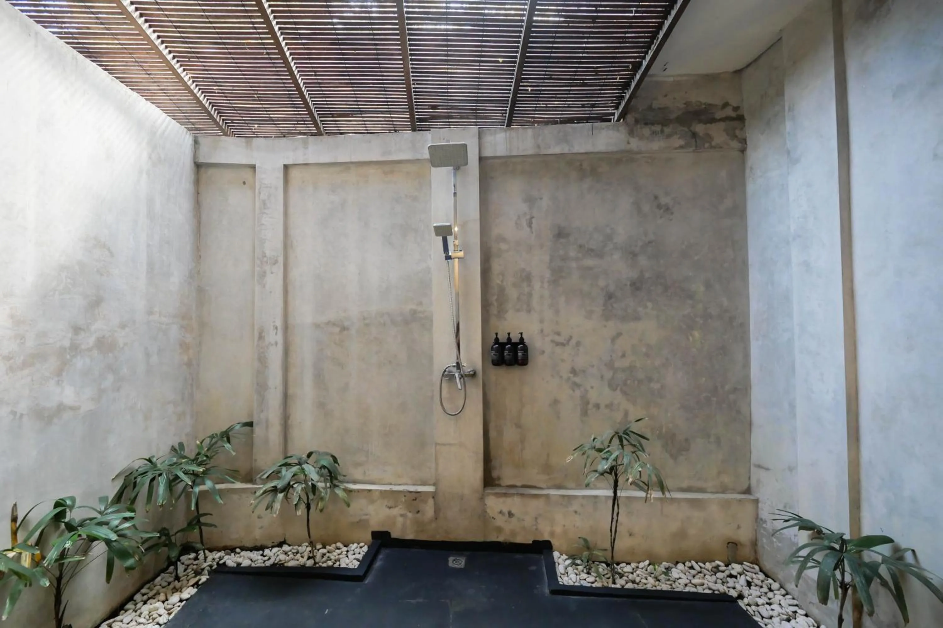 Shower in The Room Padang-Padang