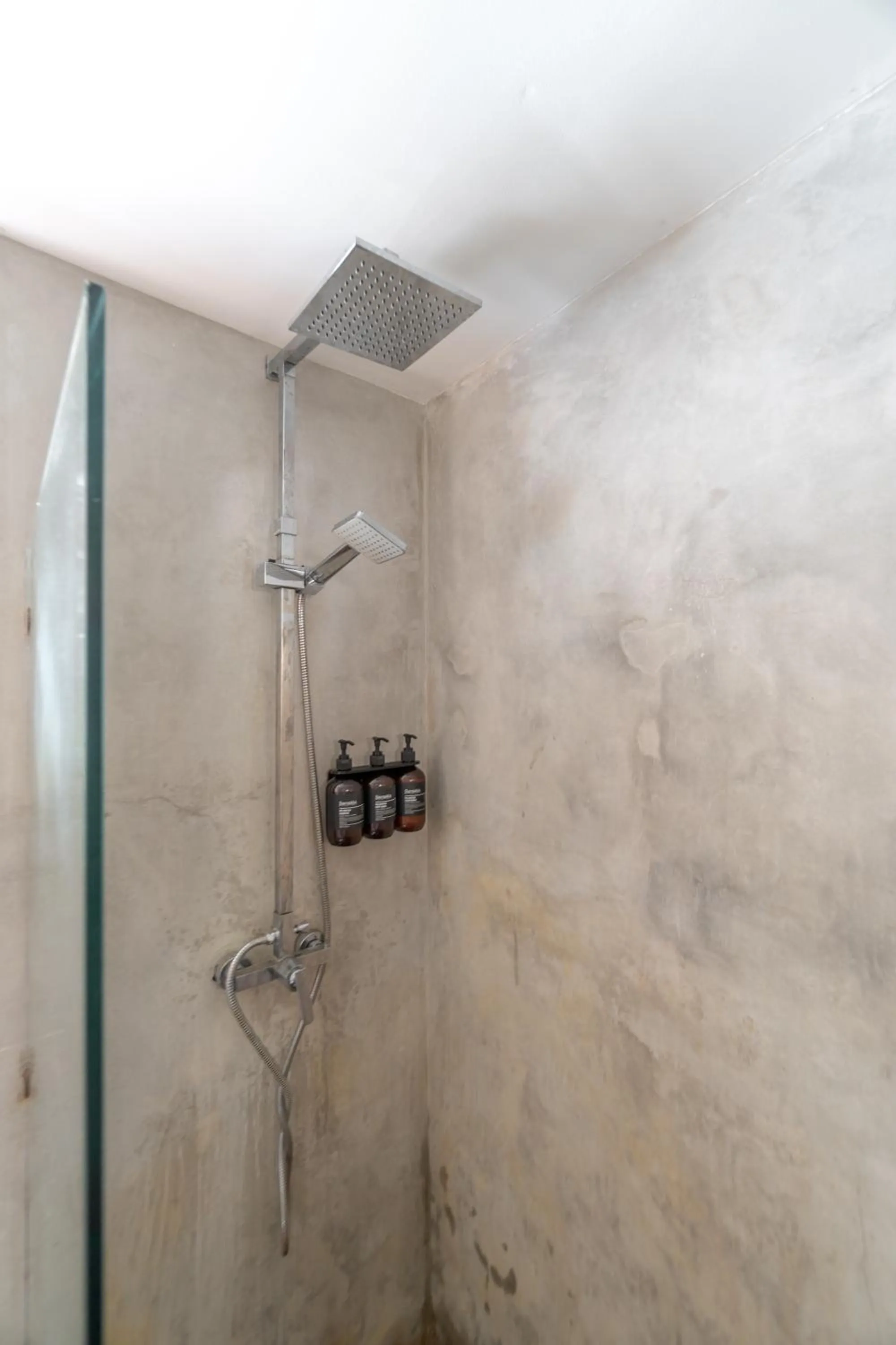 Shower in The Room Padang-Padang