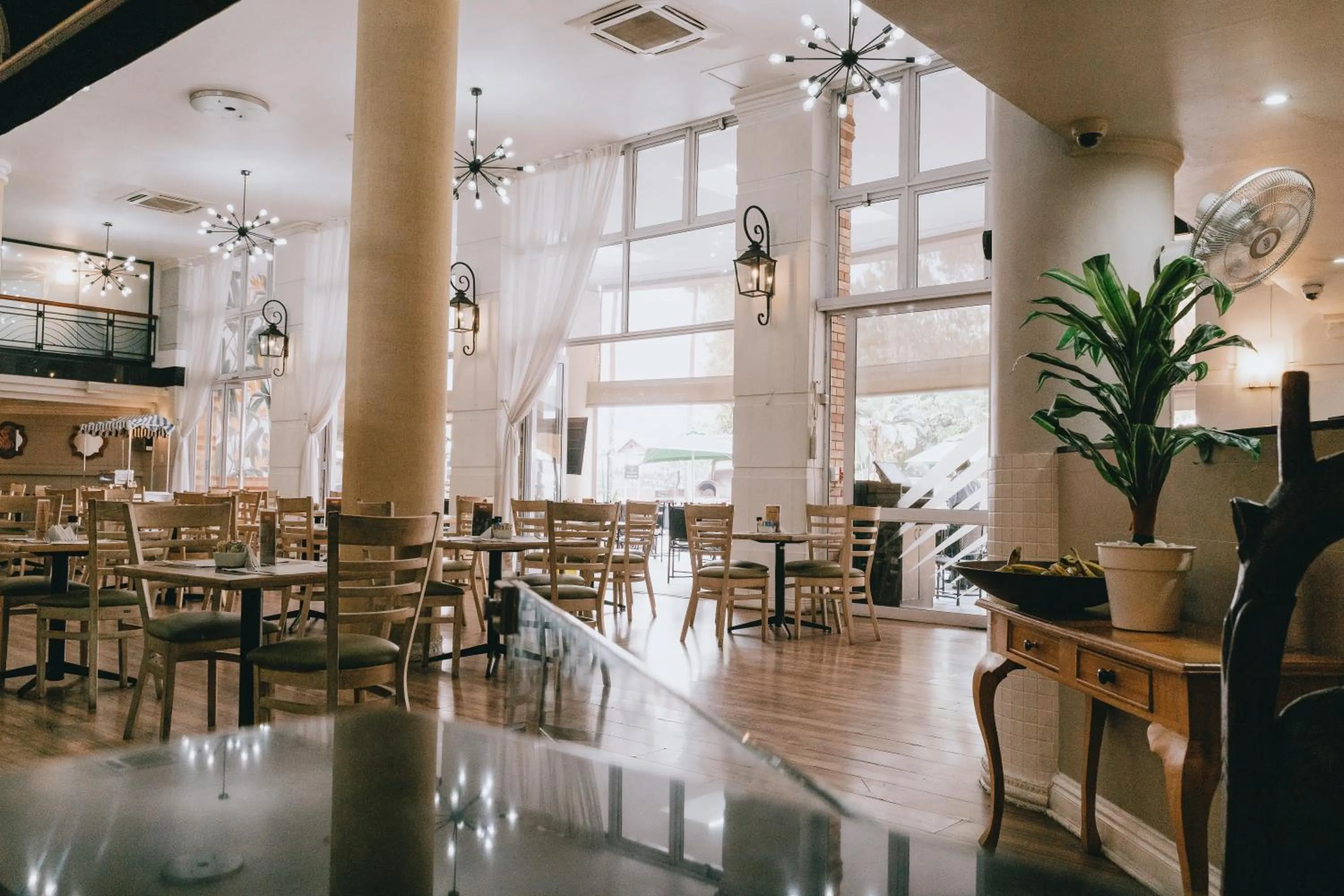 Restaurant/places to eat in The Riverside Hotel