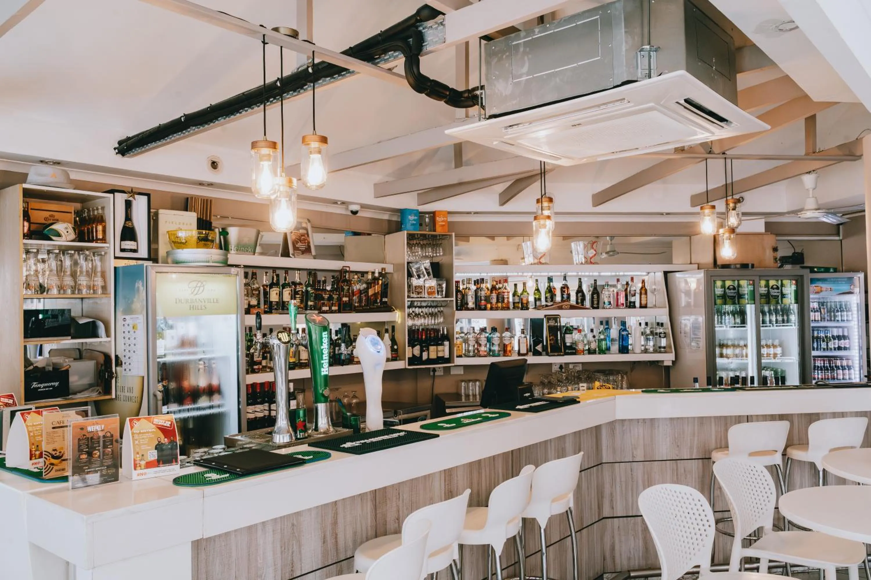 Restaurant/places to eat in The Riverside Hotel