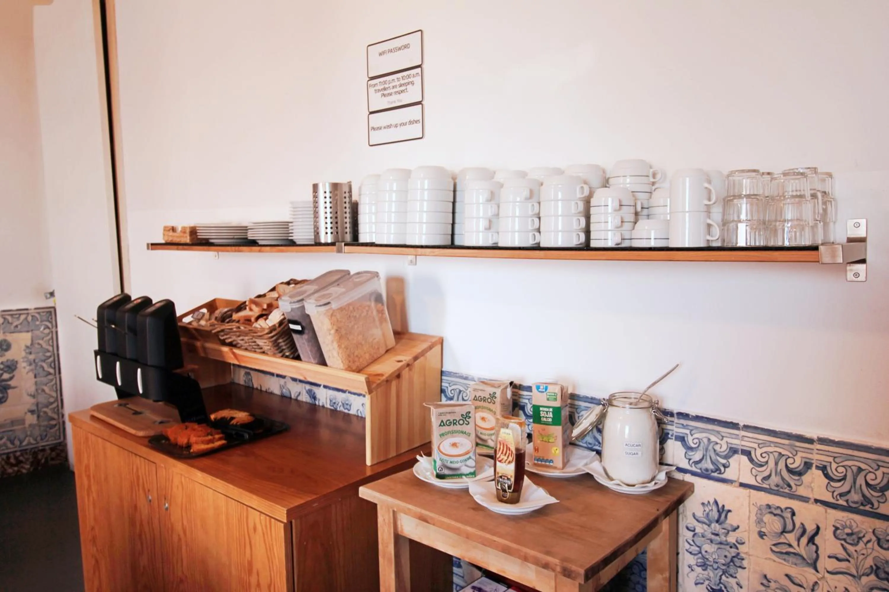 Coffee/tea facilities in WOT New Lisbon Social