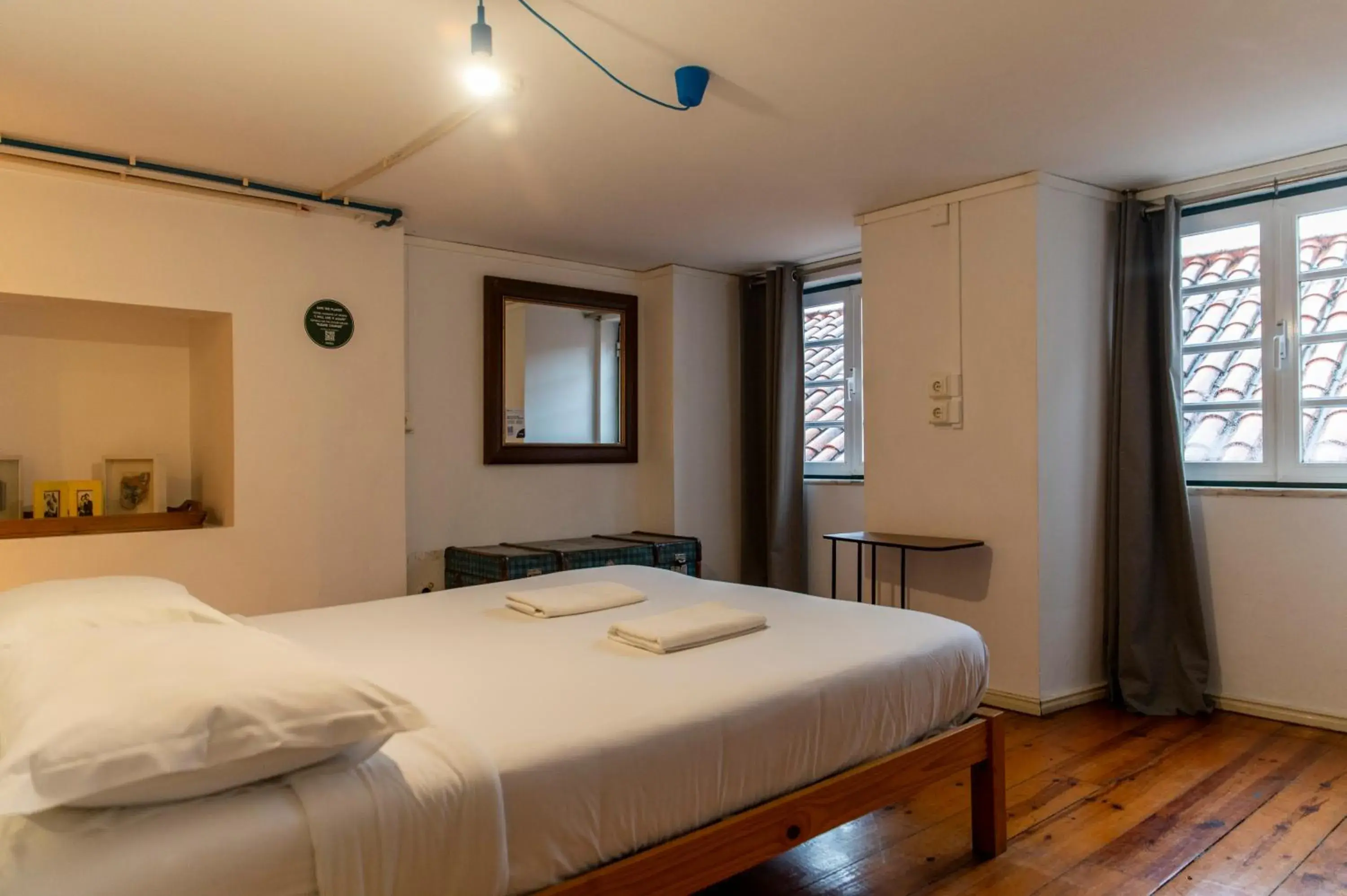 Double Room with Private Bathroom in WOT New Lisbon Social Double Room with Private Bathroom in WOT New Lisbon Social