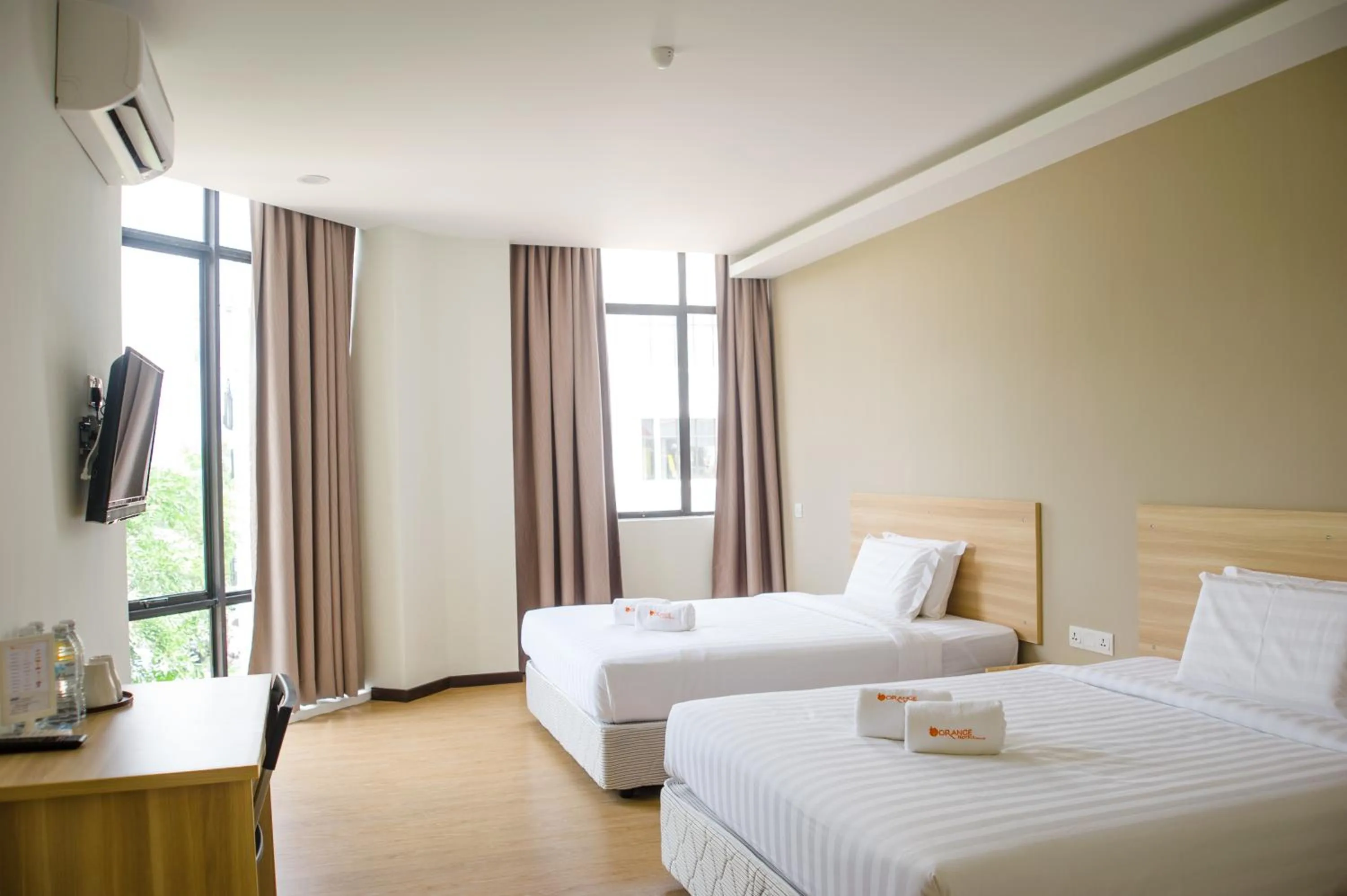 Photo of the whole room, Bed in 1 Orange Hotel Sungai Buloh