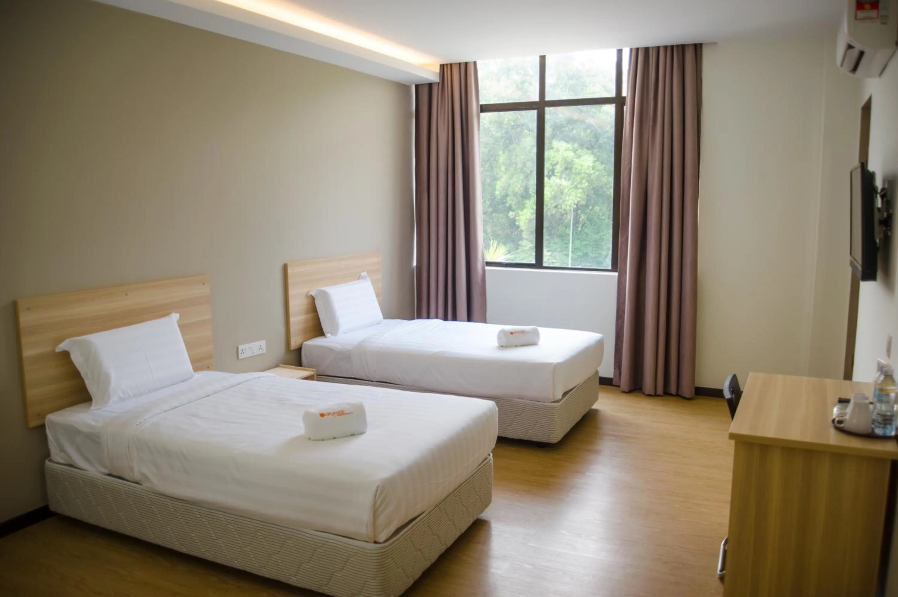 Photo of the whole room, Bed in 1 Orange Hotel Sungai Buloh