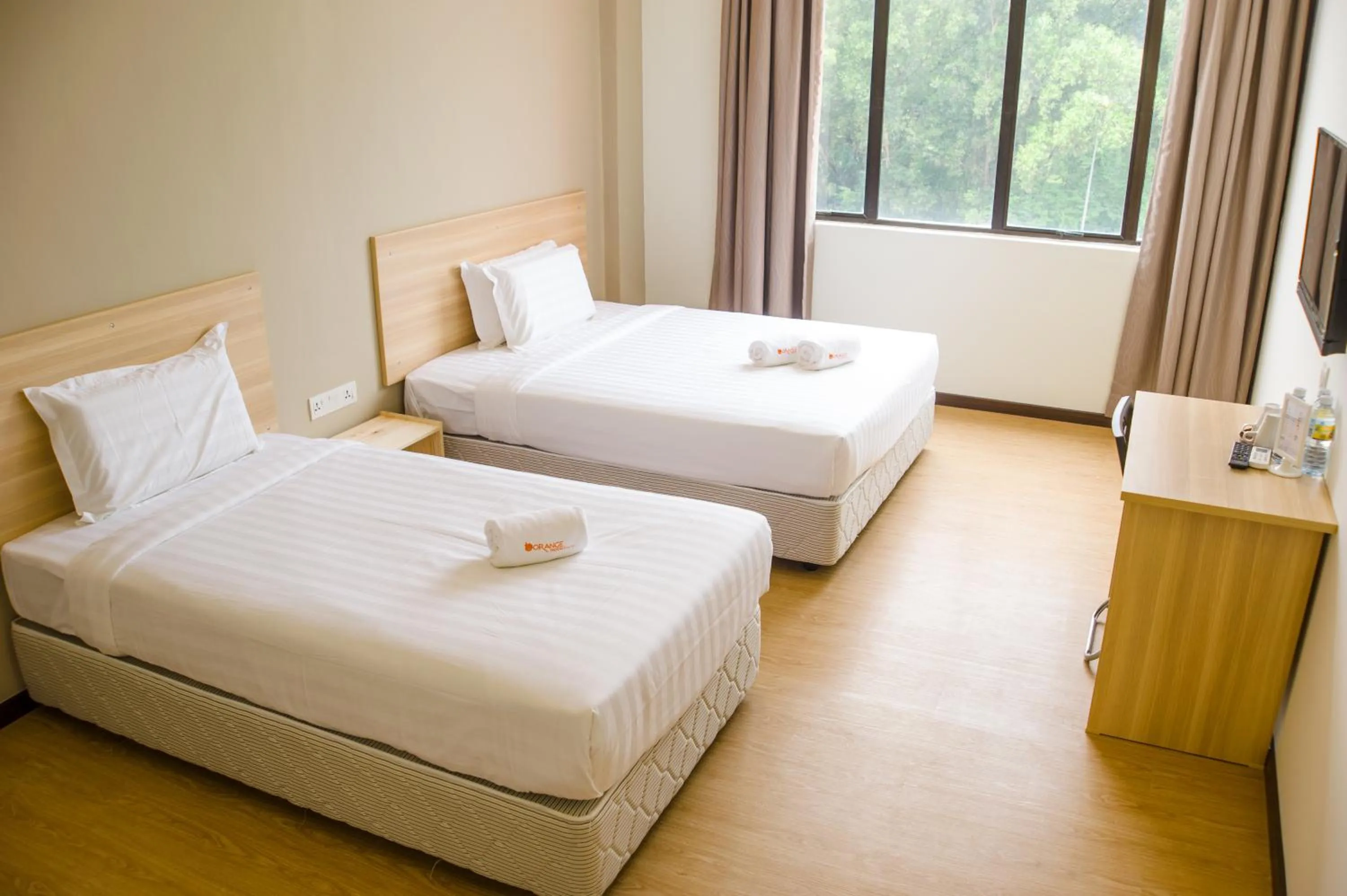 Photo of the whole room, Bed in 1 Orange Hotel Sungai Buloh