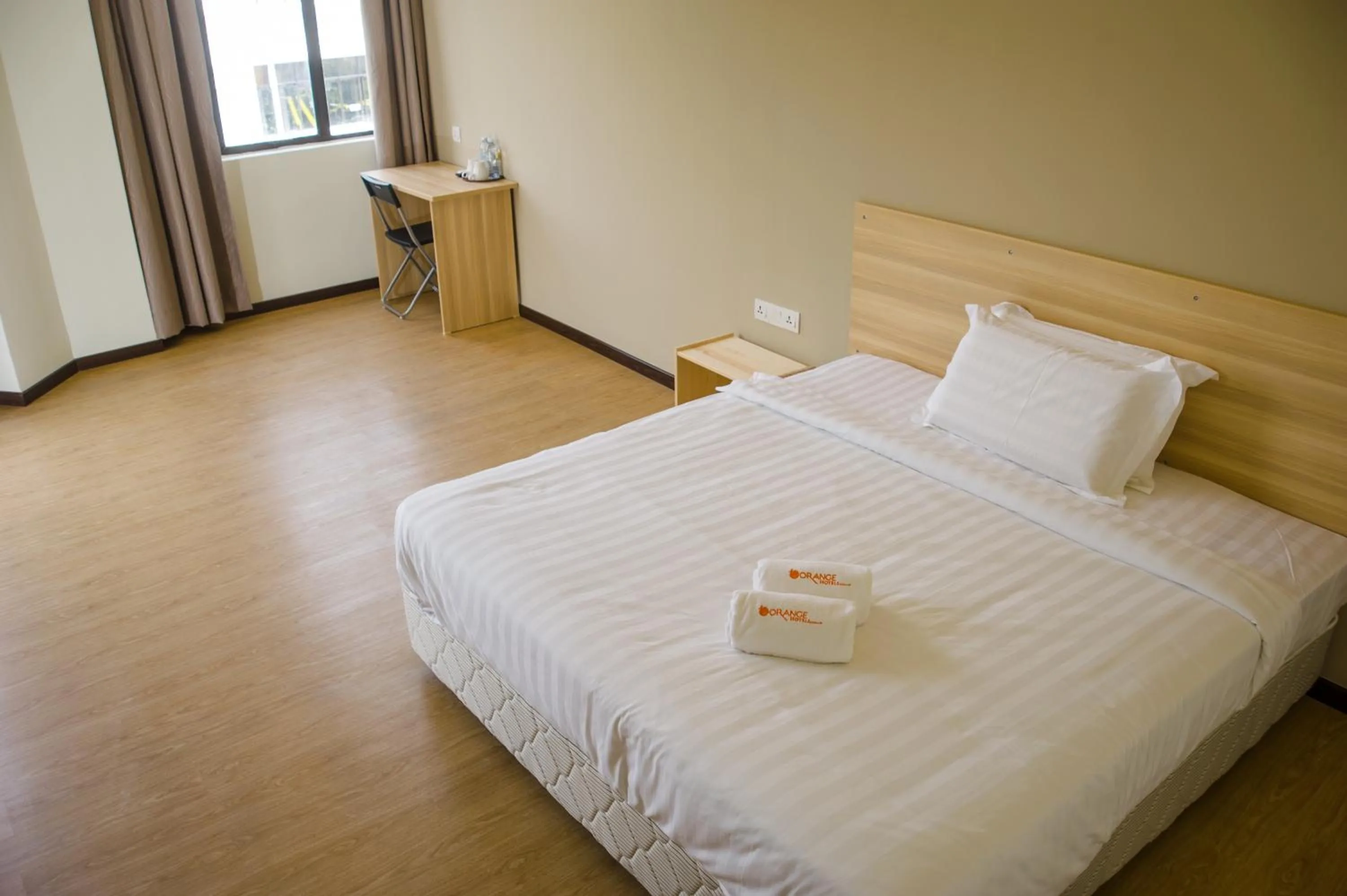 Photo of the whole room, Bed in 1 Orange Hotel Sungai Buloh
