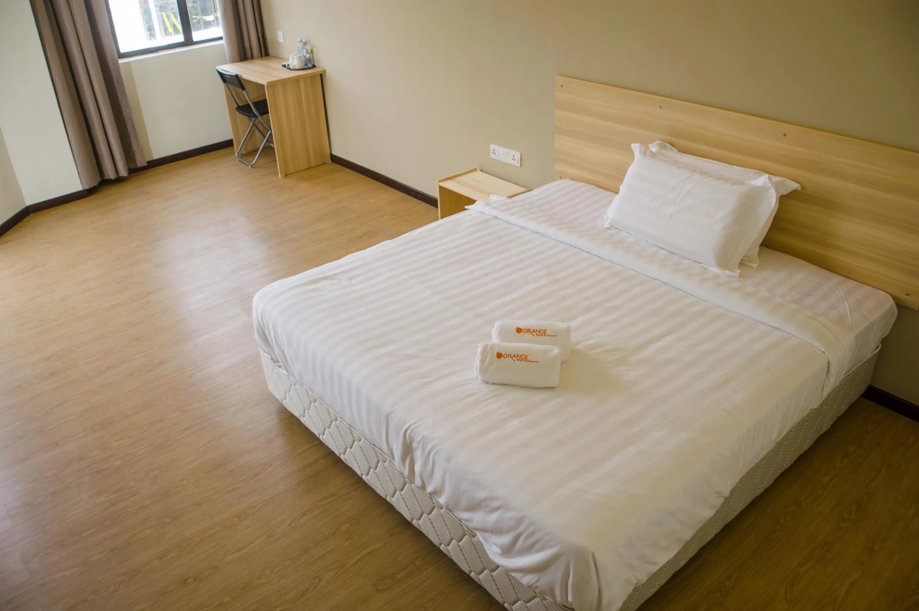 Photo of the whole room, Bed in 1 Orange Hotel Sungai Buloh