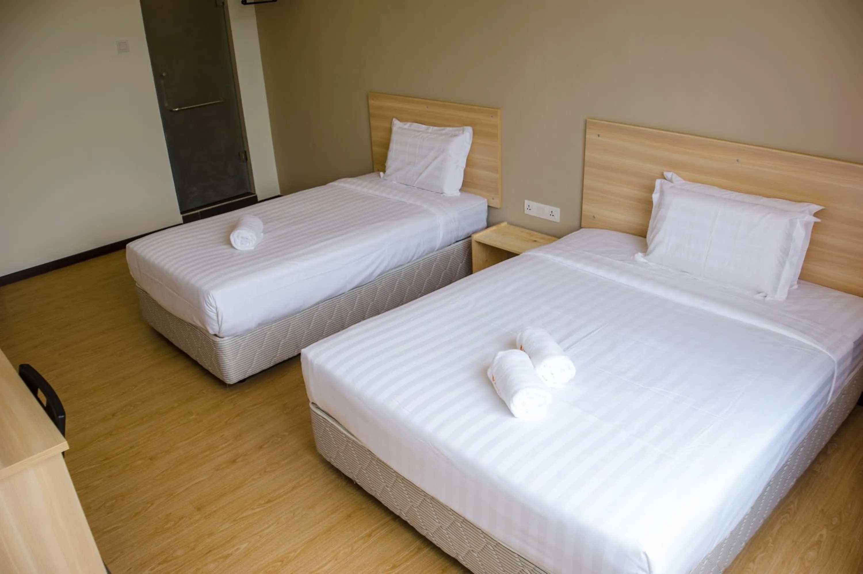 Photo of the whole room, Bed in 1 Orange Hotel Sungai Buloh