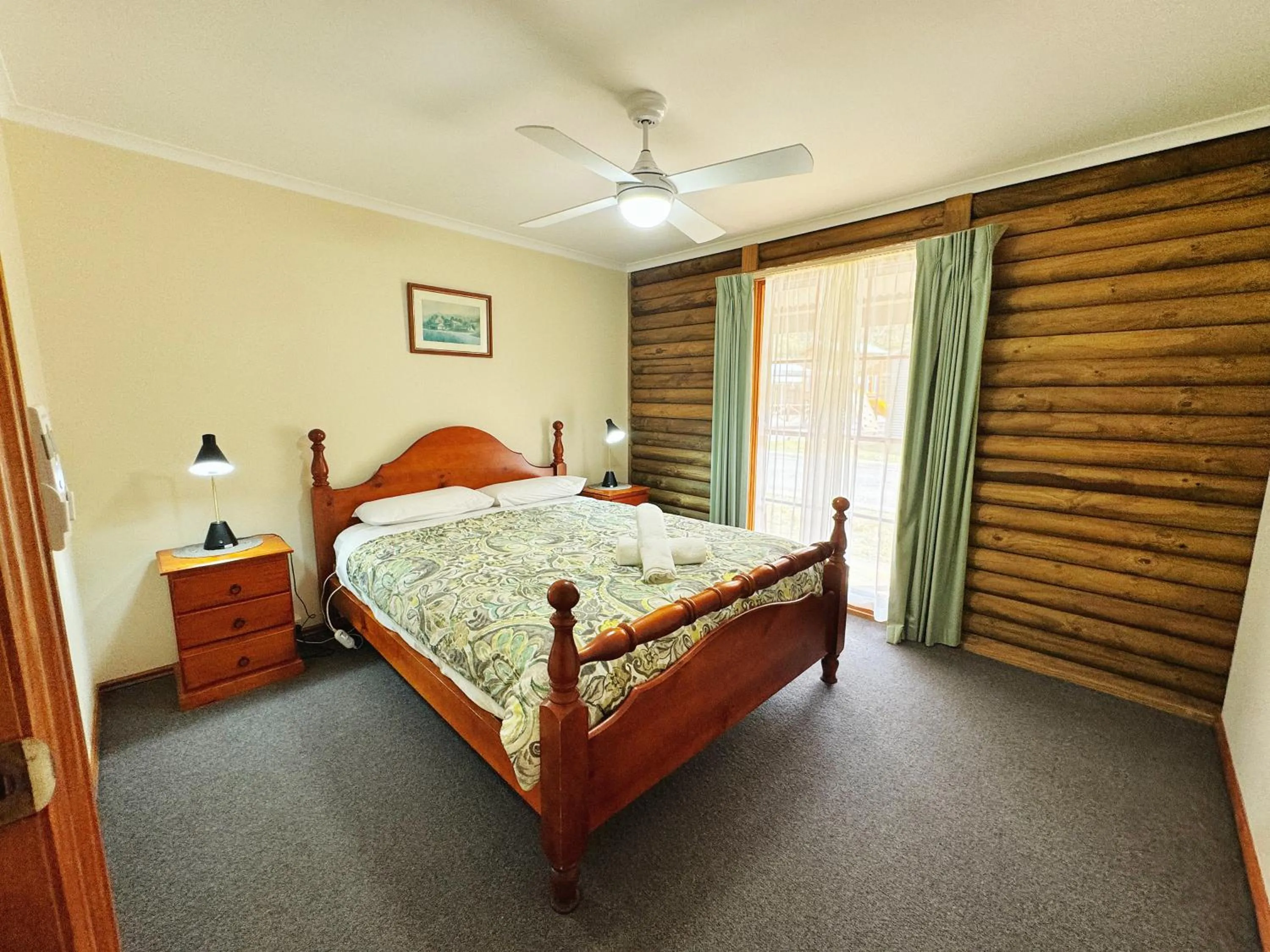 Bed in Halls Gap Log Cabins