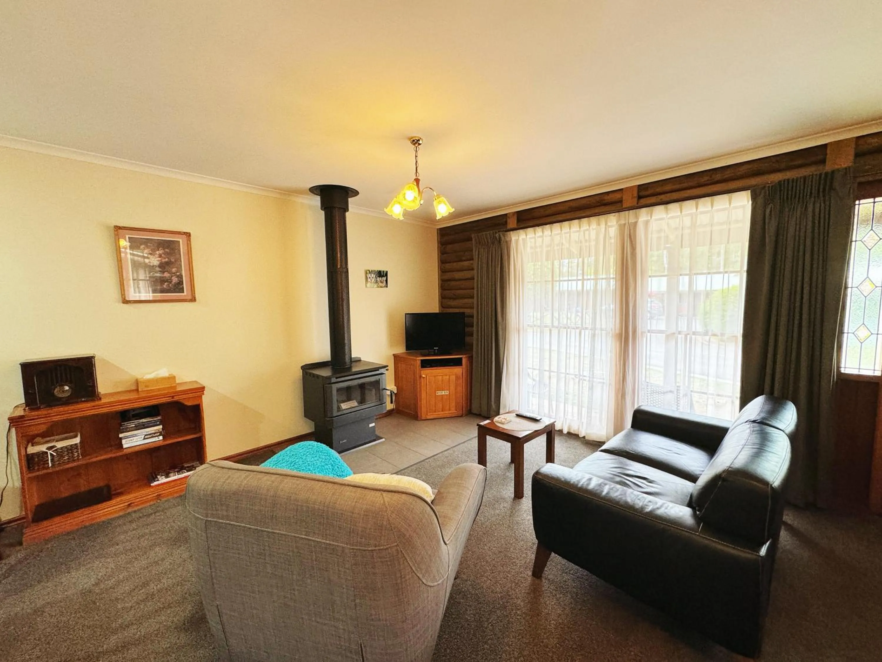 Living room in Halls Gap Log Cabins