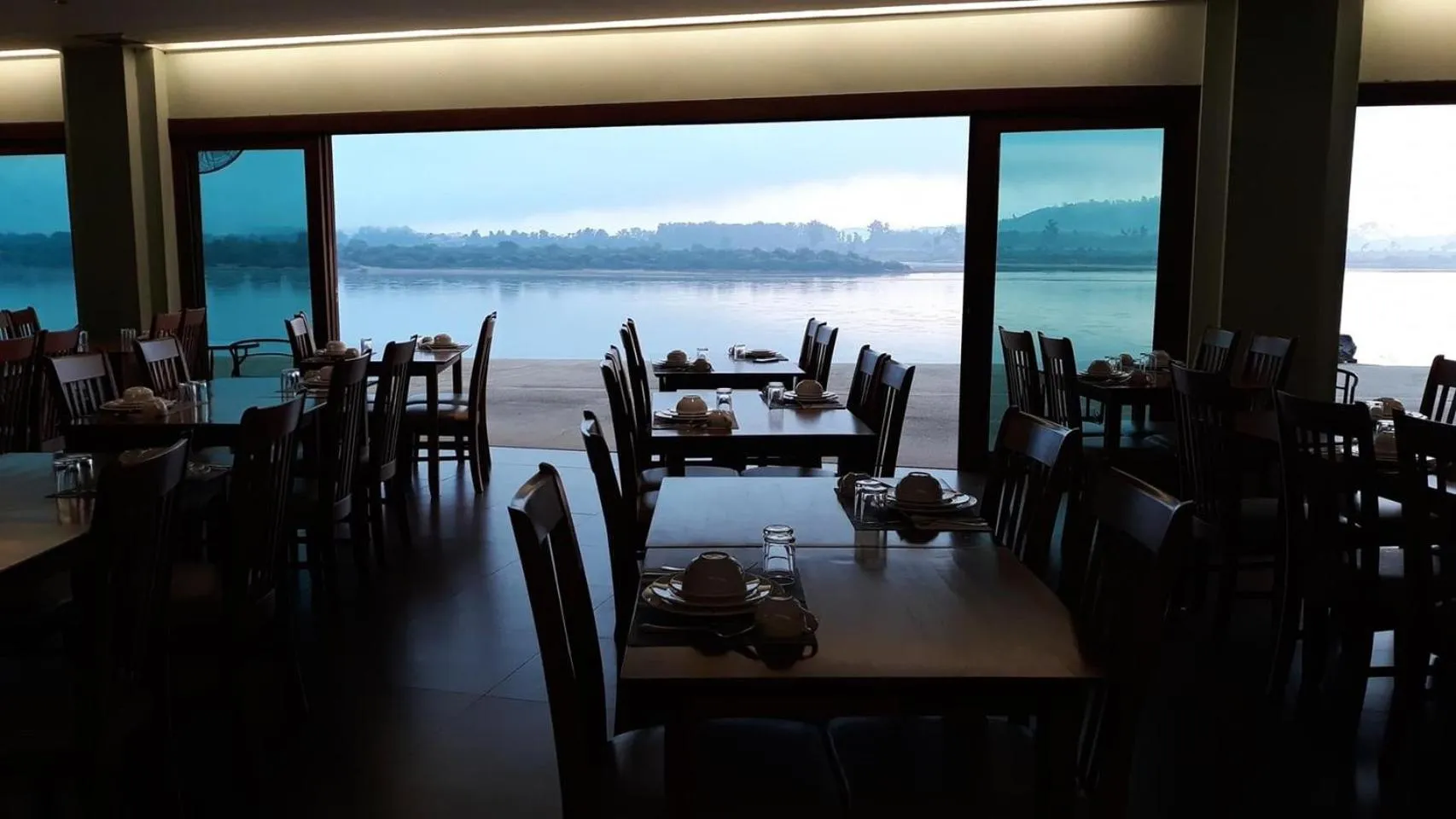 Restaurant/places to eat in A Hotel Simply