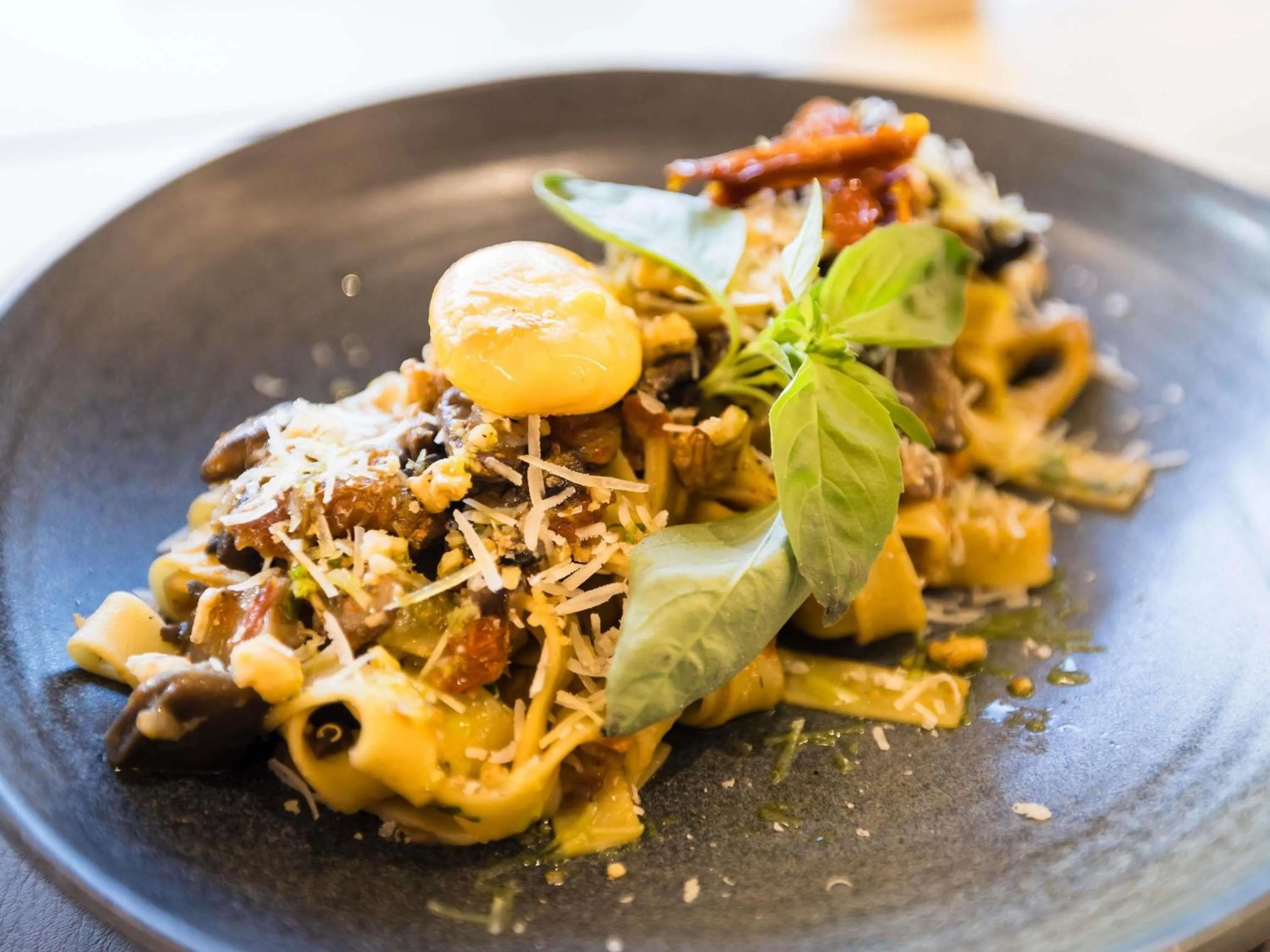 Restaurant/places to eat in Mercure Bucharest Cantemir