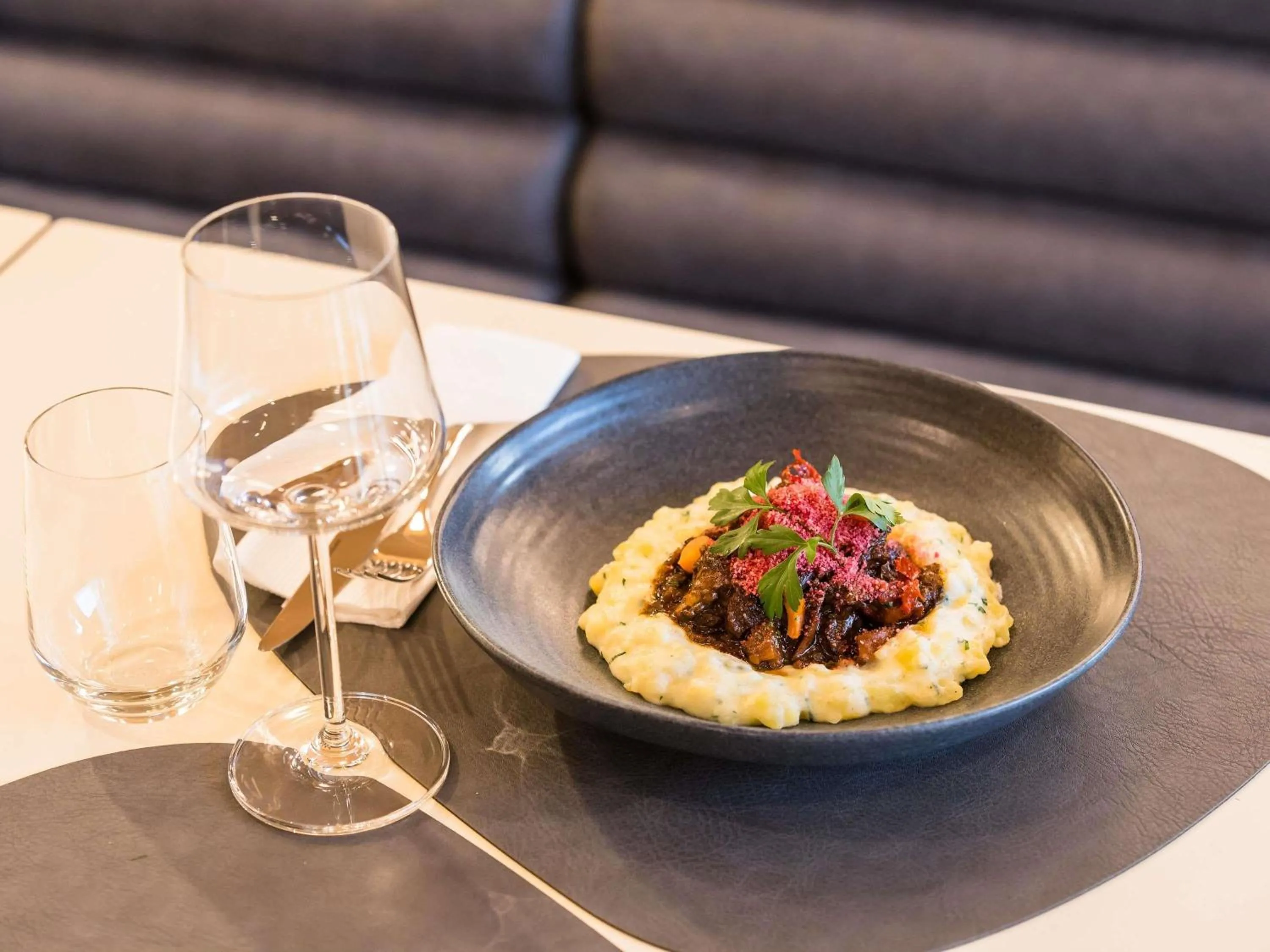 Restaurant/places to eat in Mercure Bucharest Cantemir