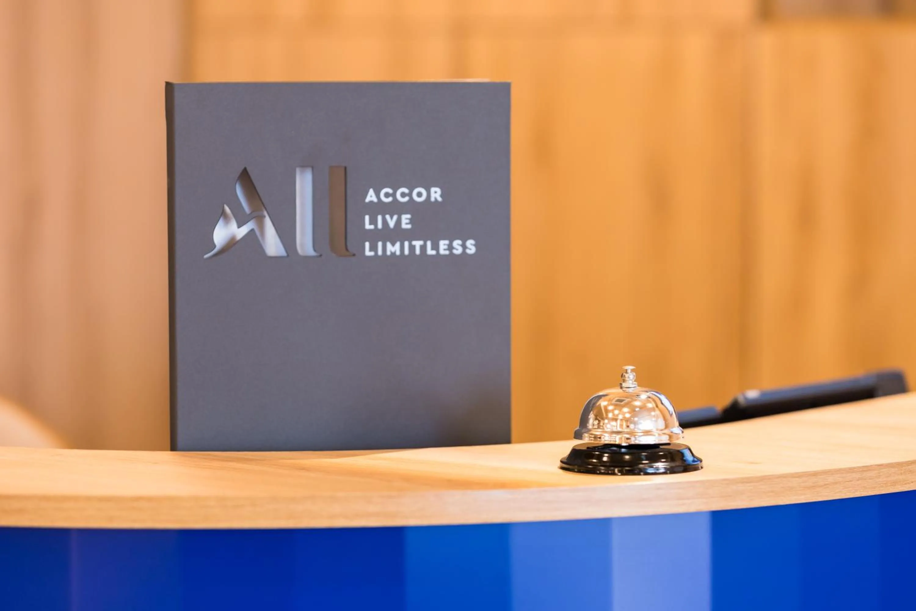 Lobby or reception in Mercure Bucharest Cantemir