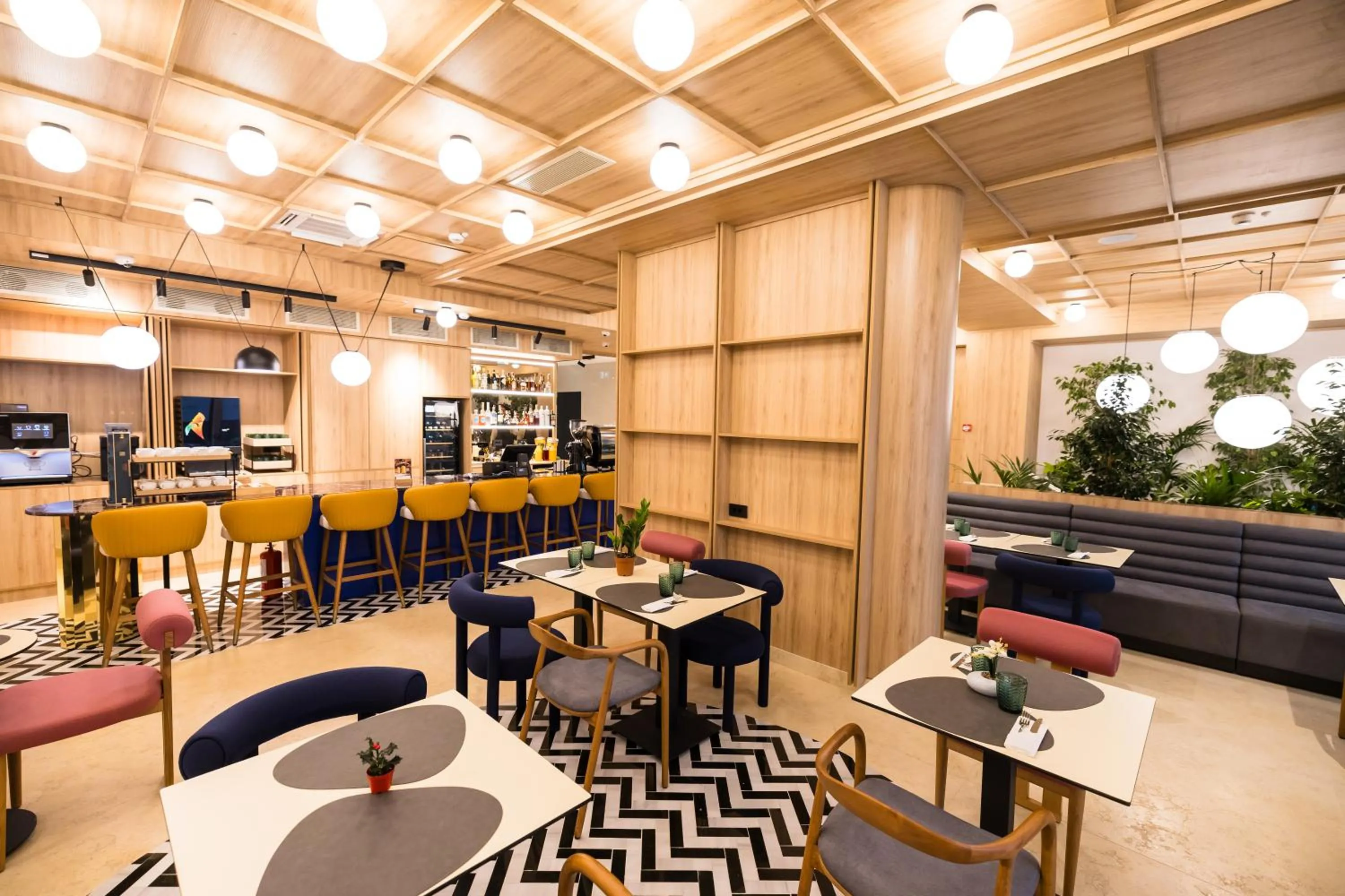 Restaurant/places to eat in Mercure Bucharest Cantemir