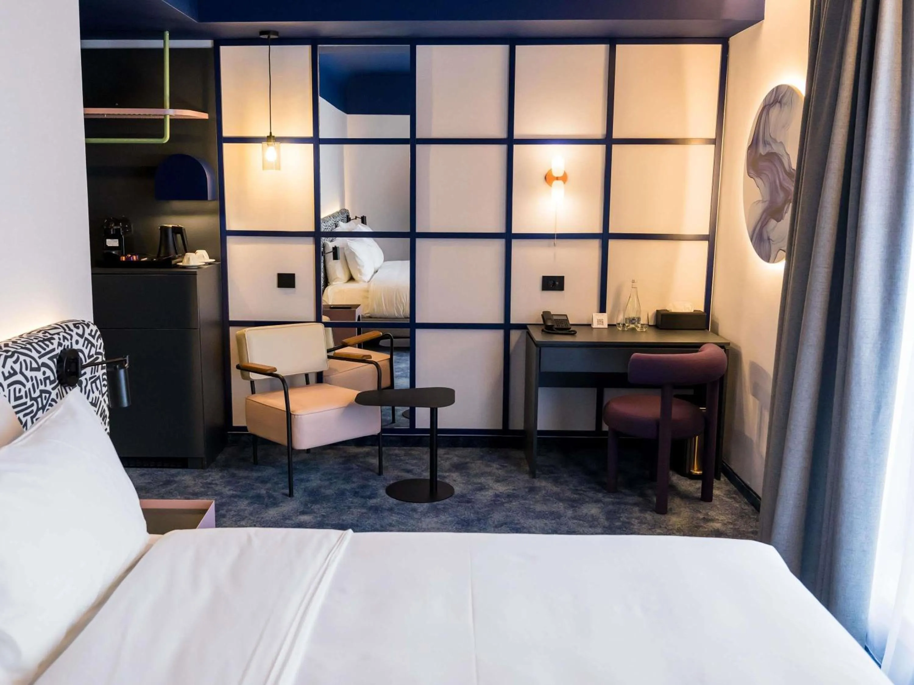 Property building, Bed in Mercure Bucharest Cantemir