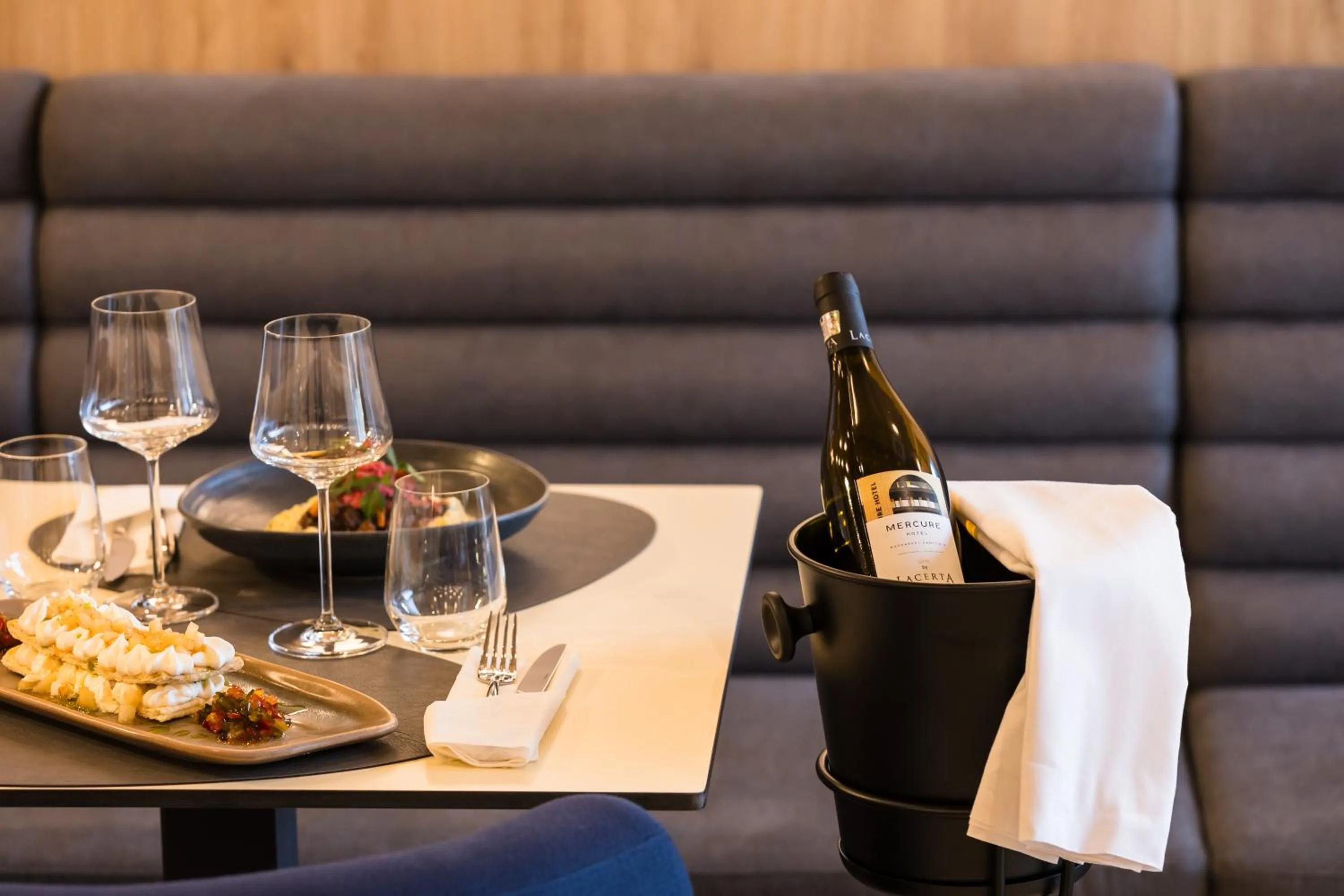 Restaurant/places to eat in Mercure Bucharest Cantemir