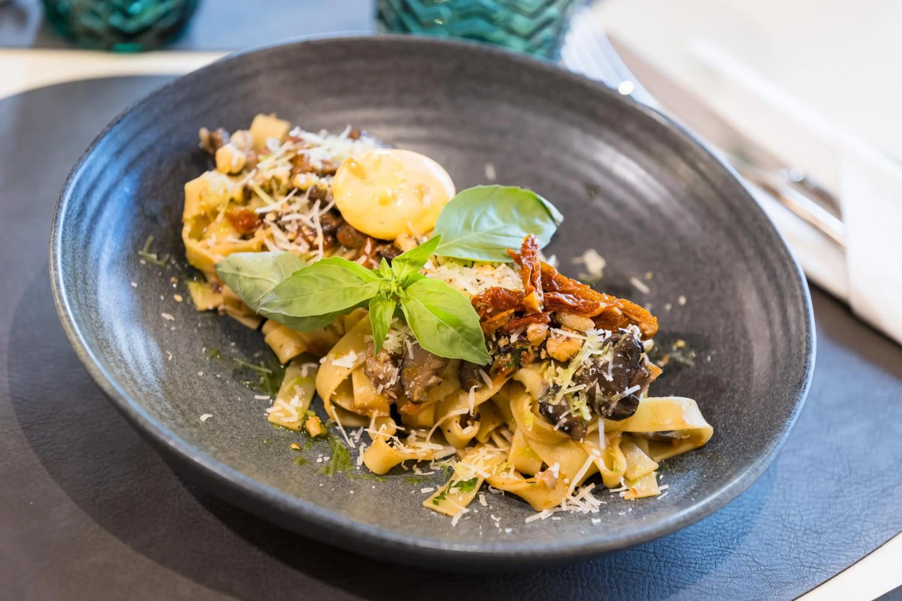 Restaurant/places to eat in Mercure Bucharest Cantemir