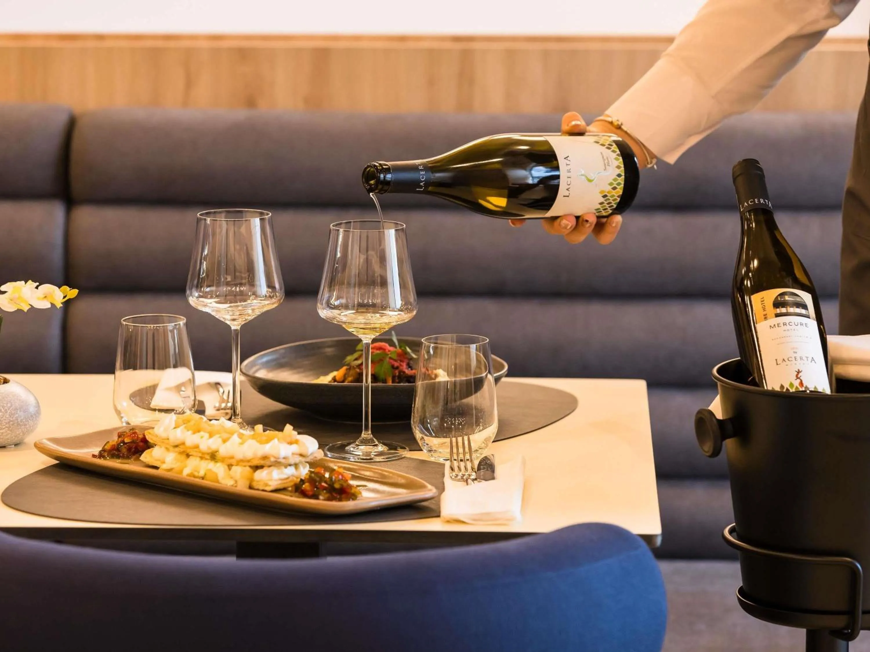 Restaurant/places to eat in Mercure Bucharest Cantemir