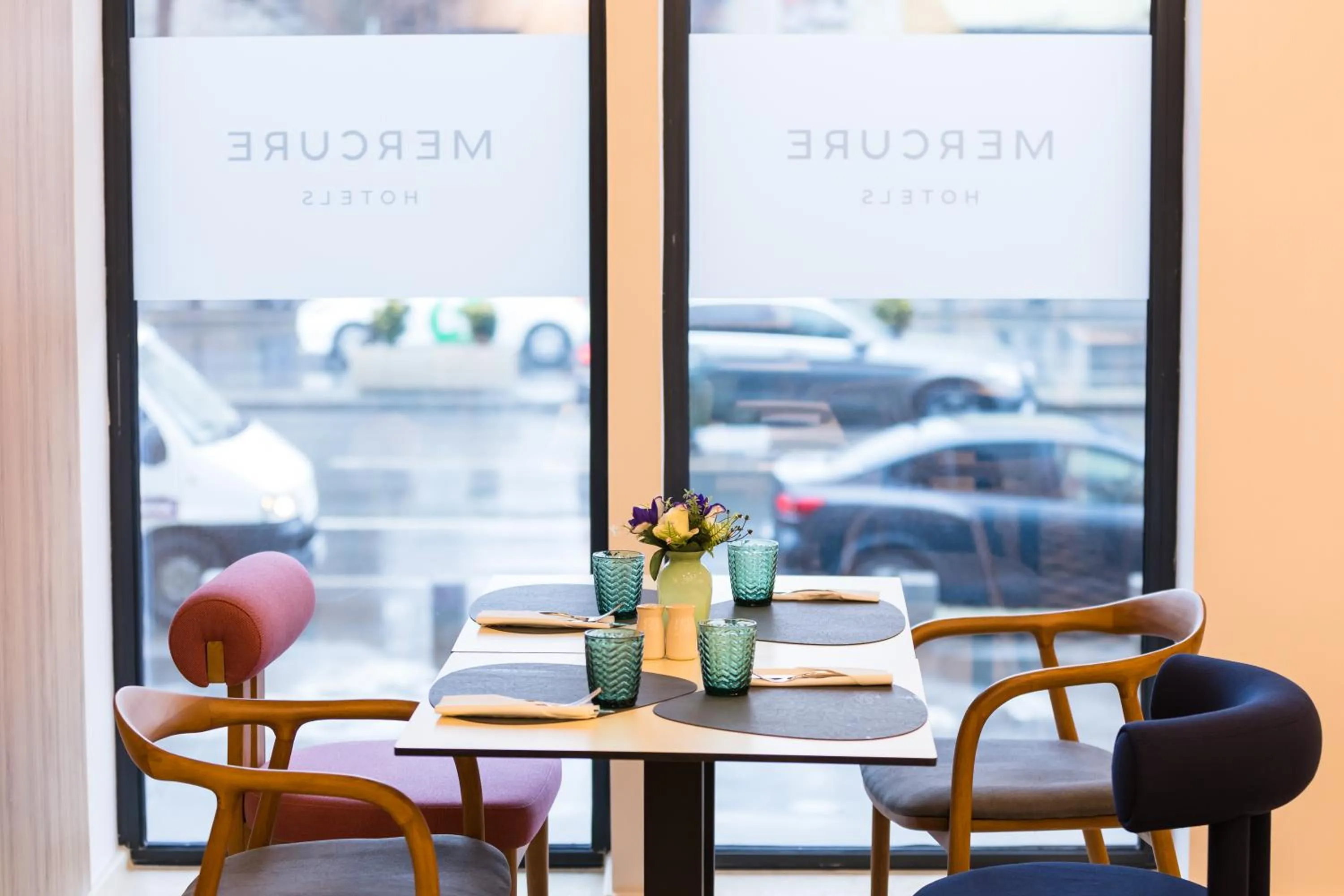 Restaurant/places to eat in Mercure Bucharest Cantemir