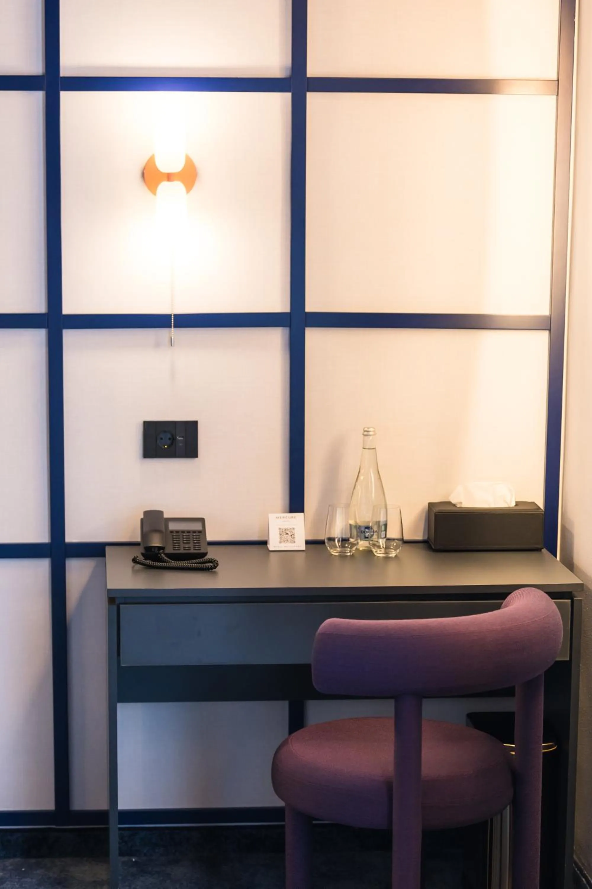 Seating area in Mercure Bucharest Cantemir