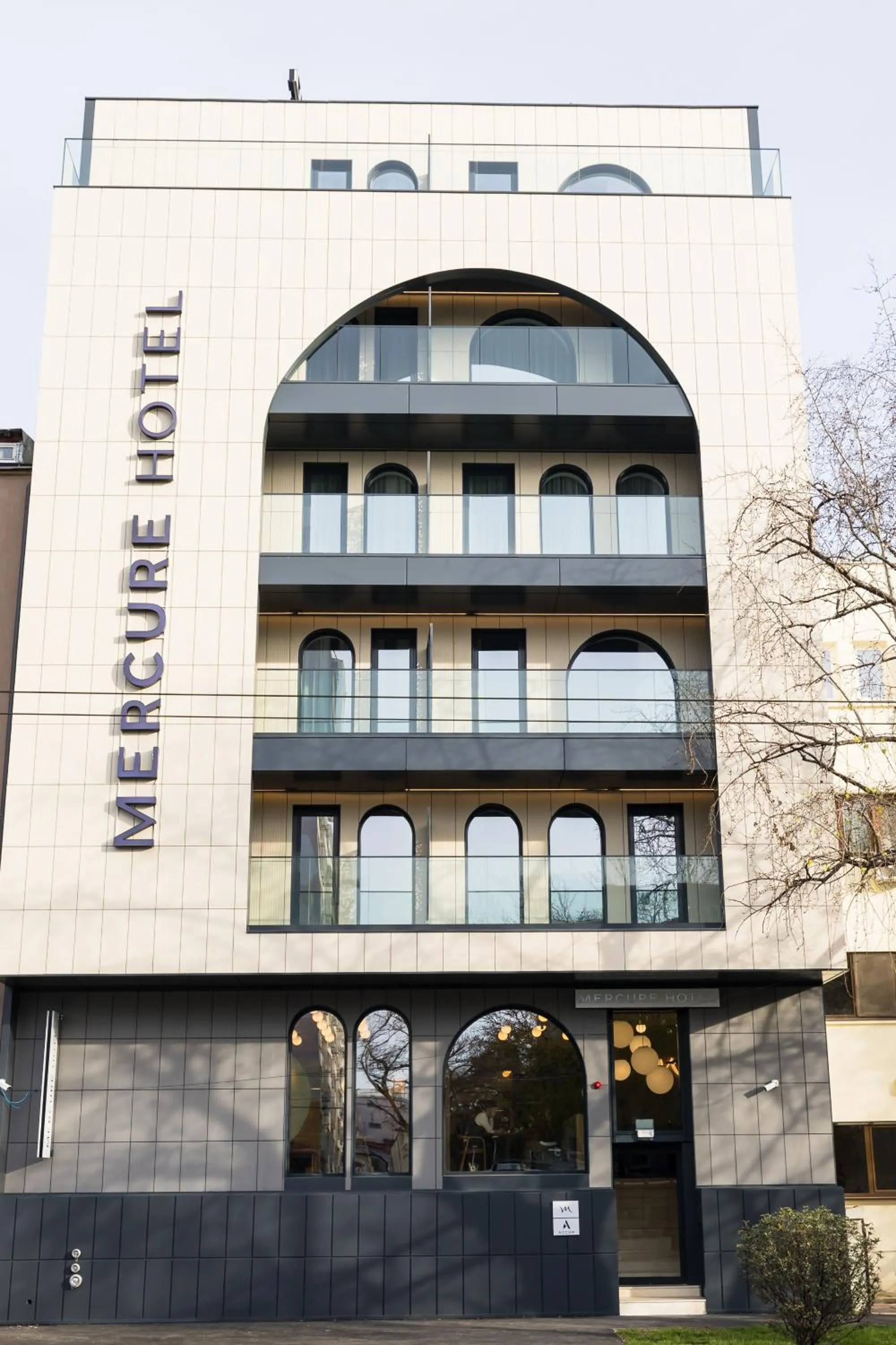 Facade/entrance in Mercure Bucharest Cantemir