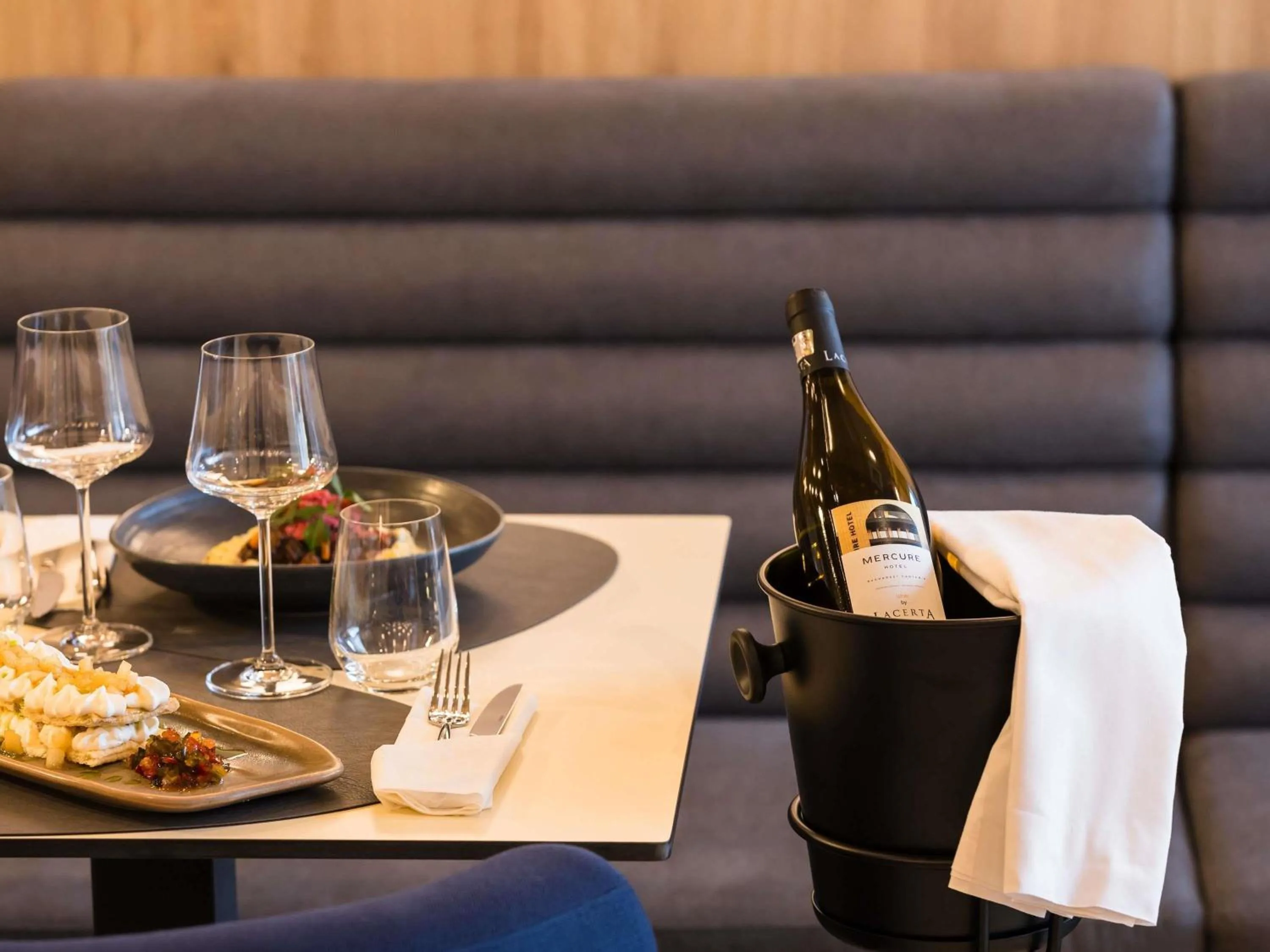 Restaurant/places to eat in Mercure Bucharest Cantemir