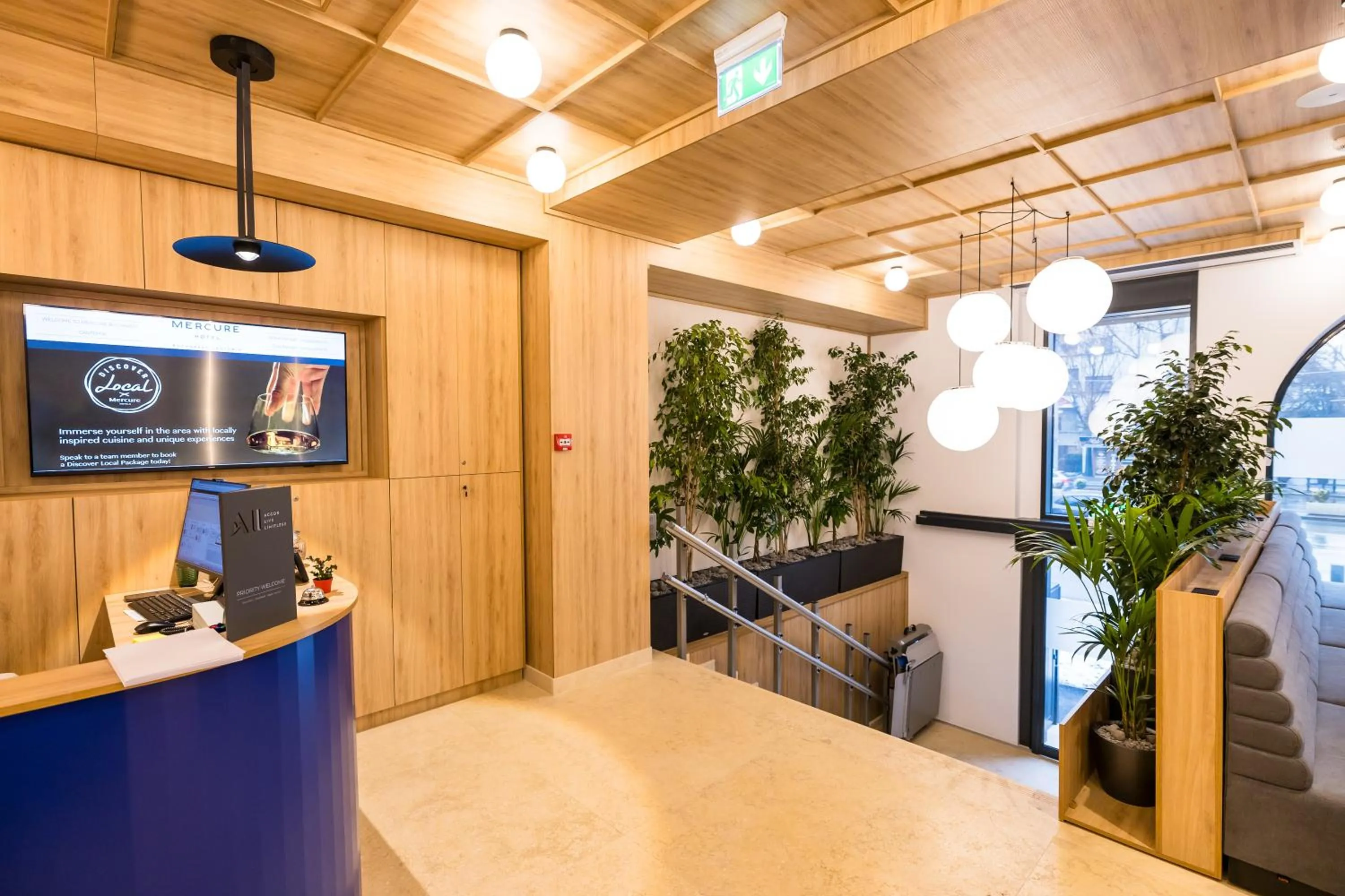 Lobby or reception in Mercure Bucharest Cantemir