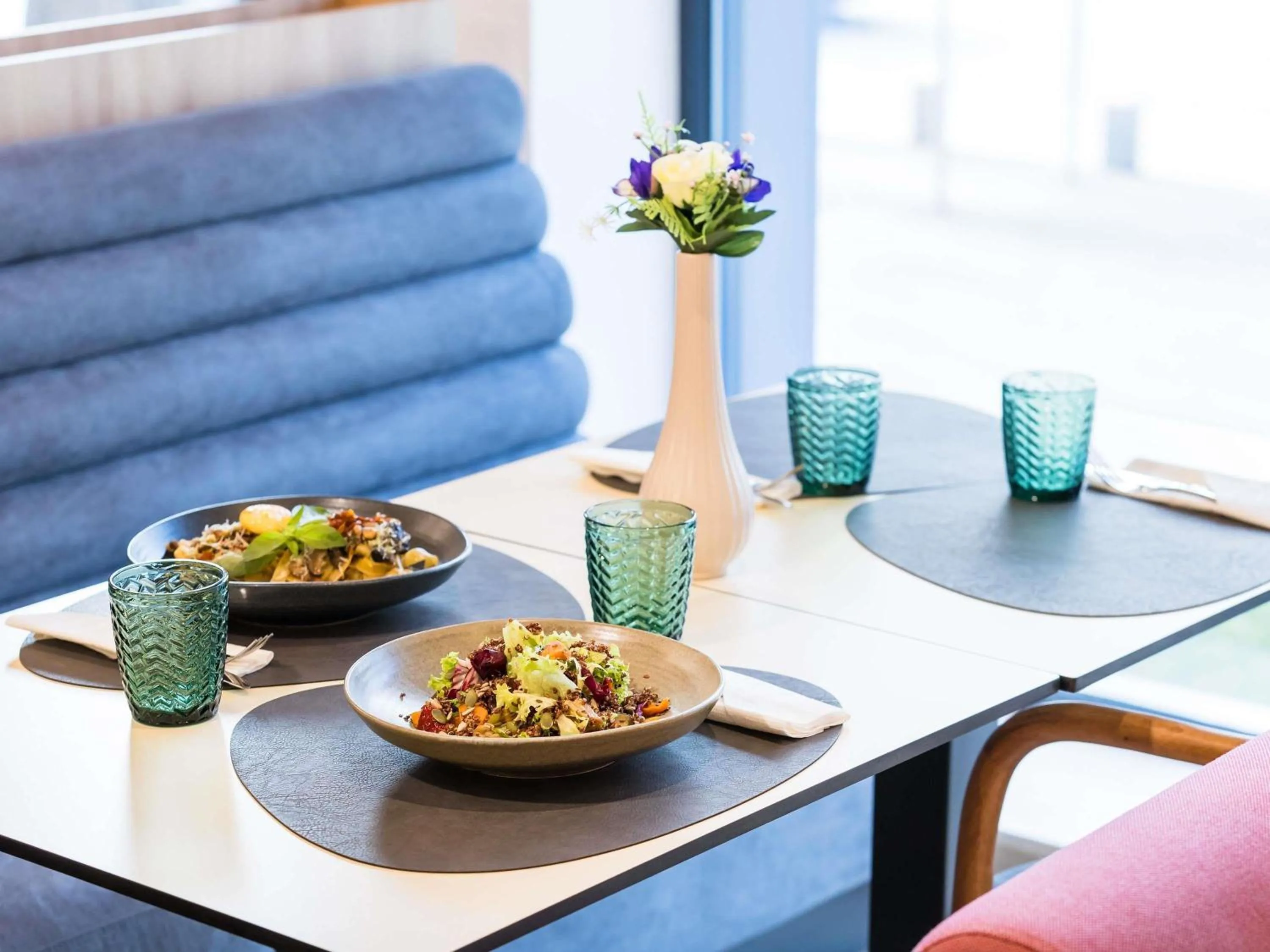 Restaurant/places to eat in Mercure Bucharest Cantemir