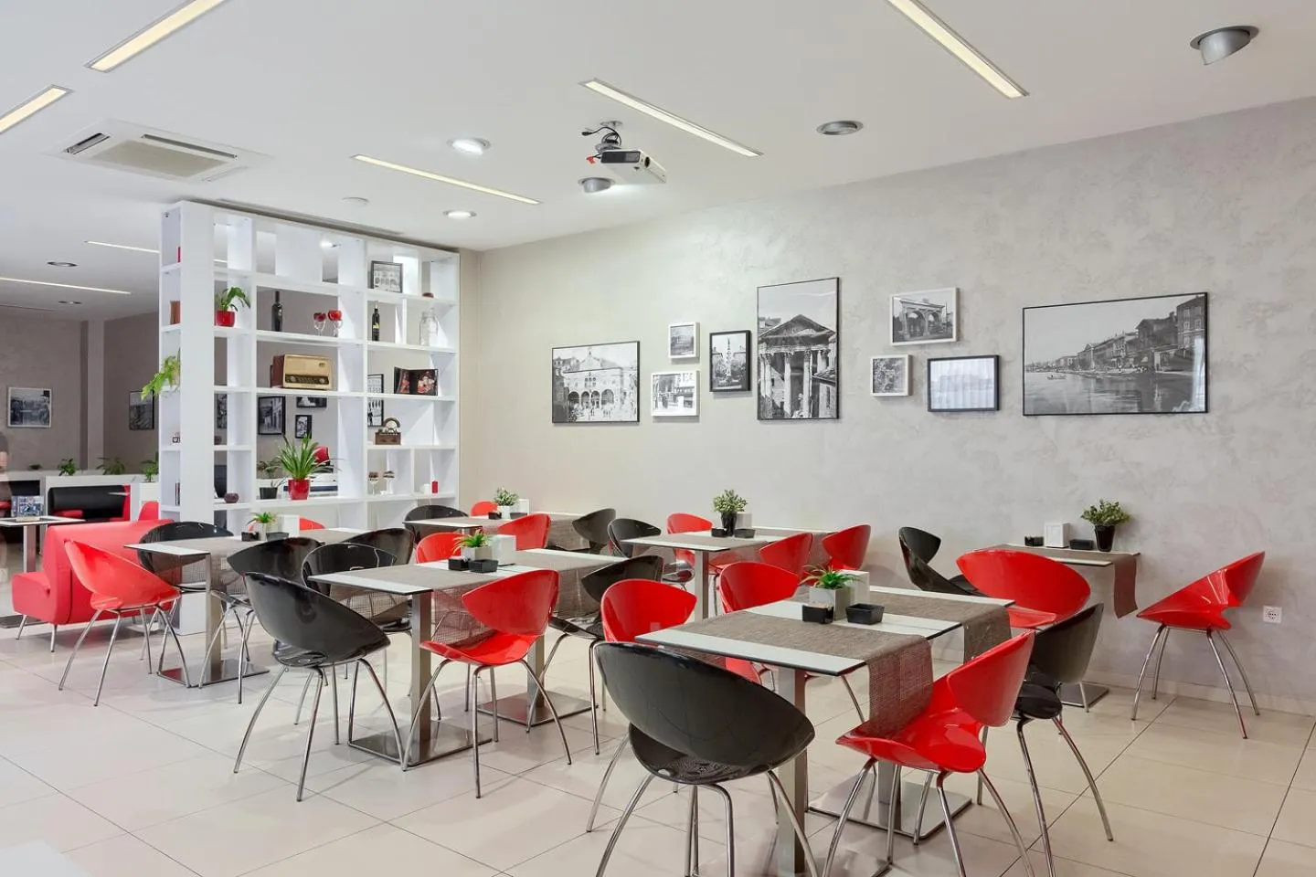 Restaurant/places to eat in Pula City Center Accommodation - Breakfast included