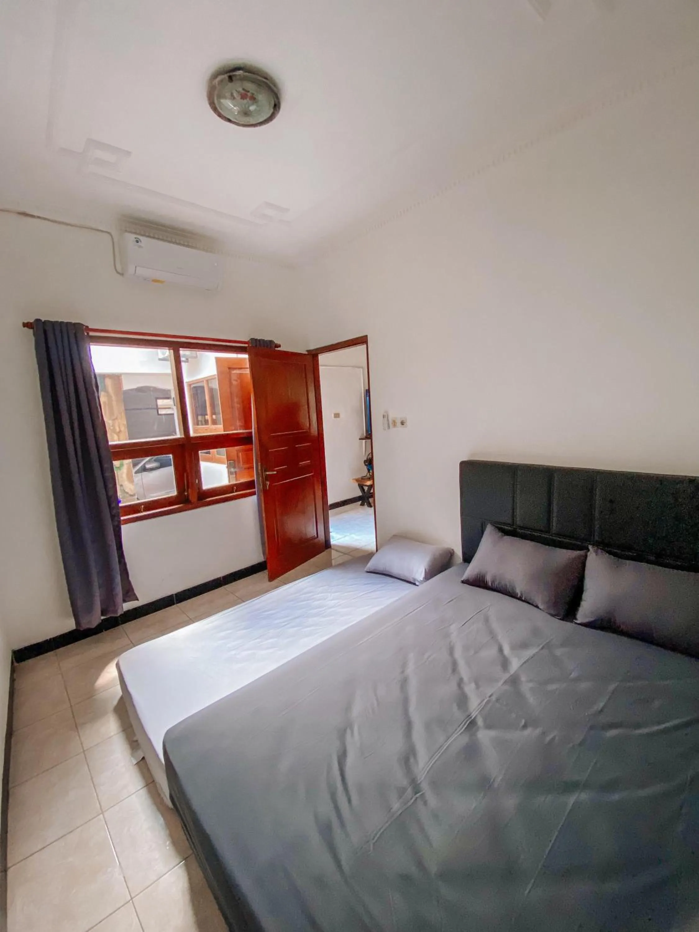 Bed in Laura's Backpacker 523