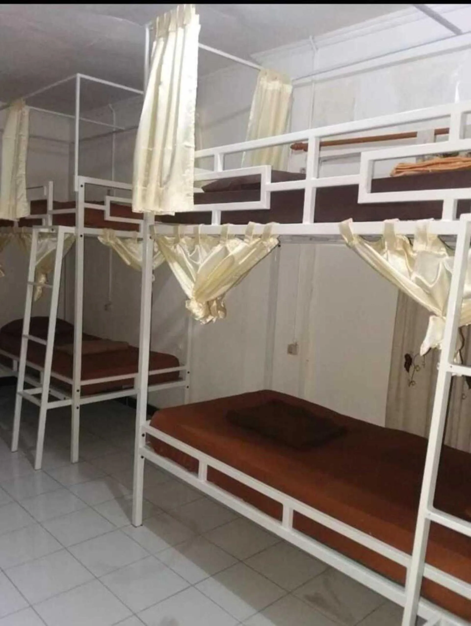 Bed in Laura's Backpacker 523