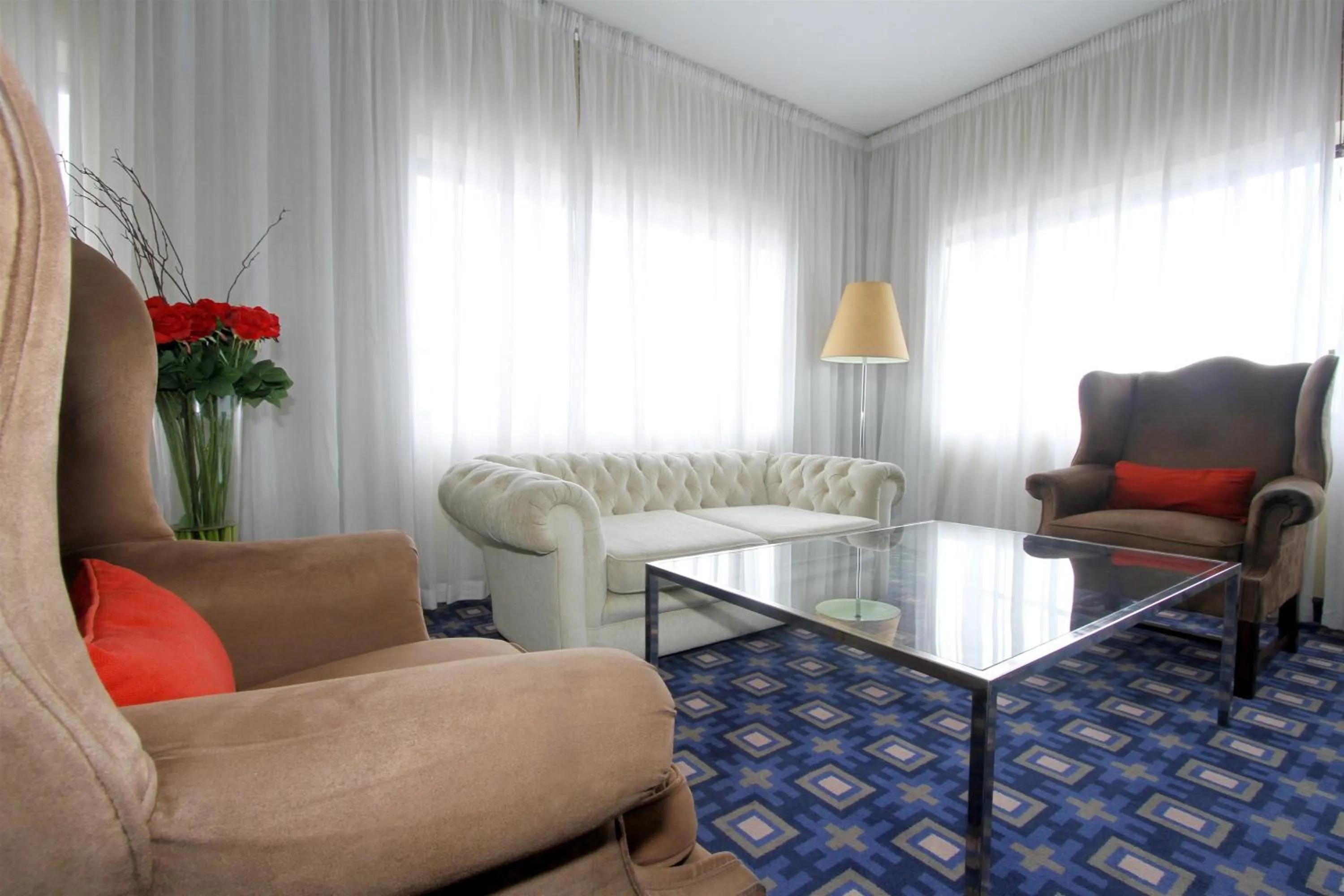 Living room in The Royal Hotel by Coastlands Hotels & Resorts