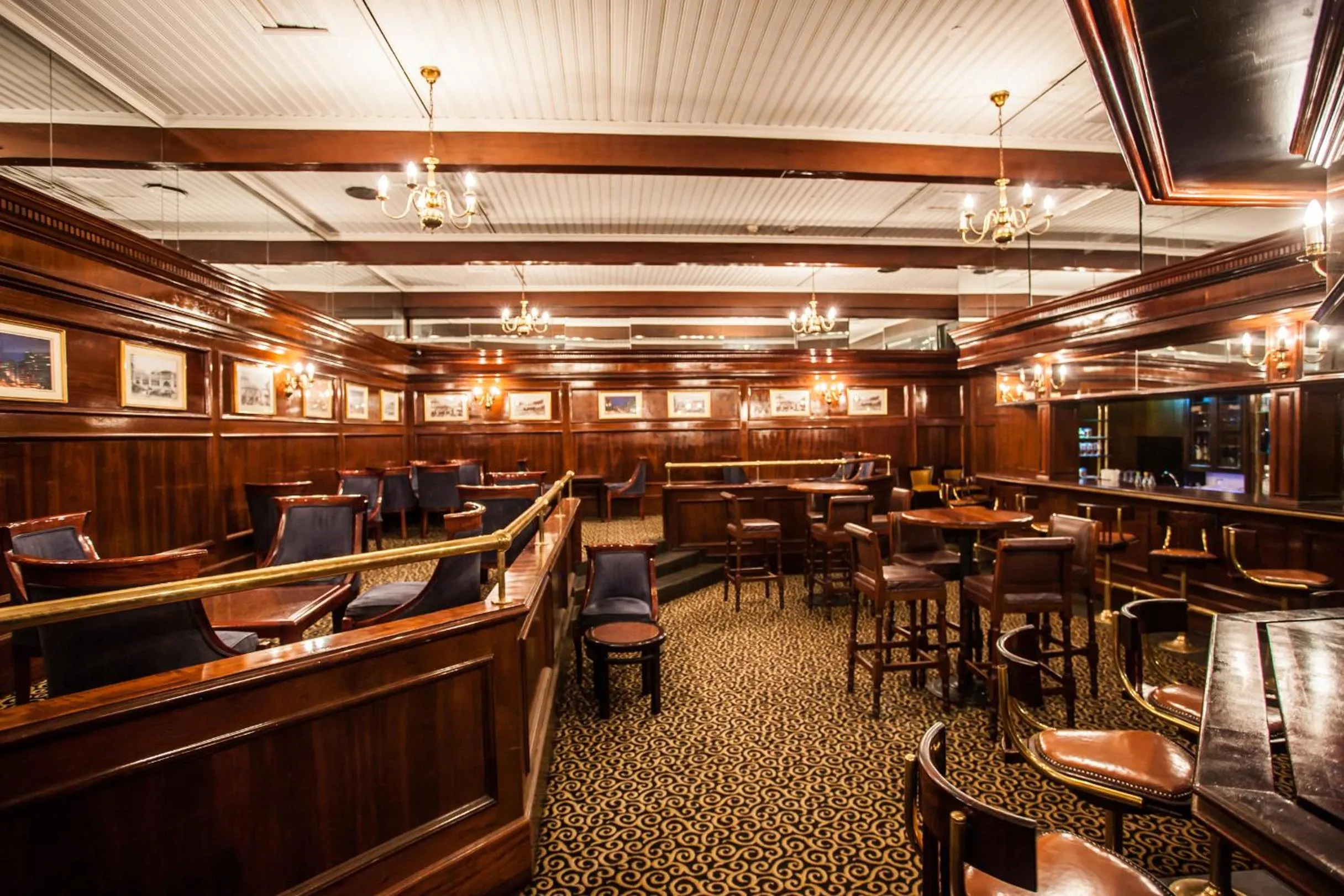 Lounge or bar in The Royal Hotel by Coastlands Hotels & Resorts