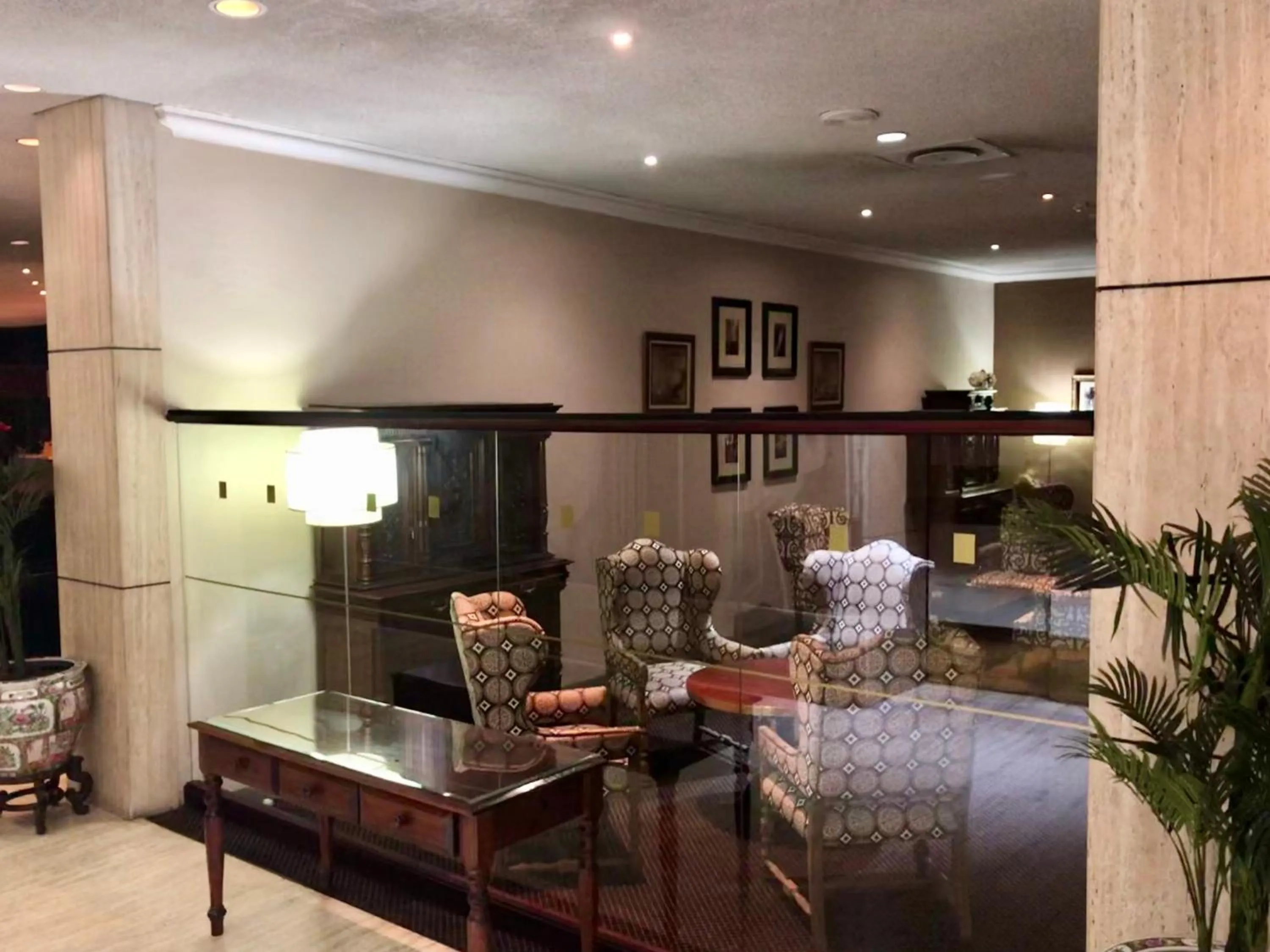 Lounge or bar in The Royal Hotel by Coastlands Hotels & Resorts