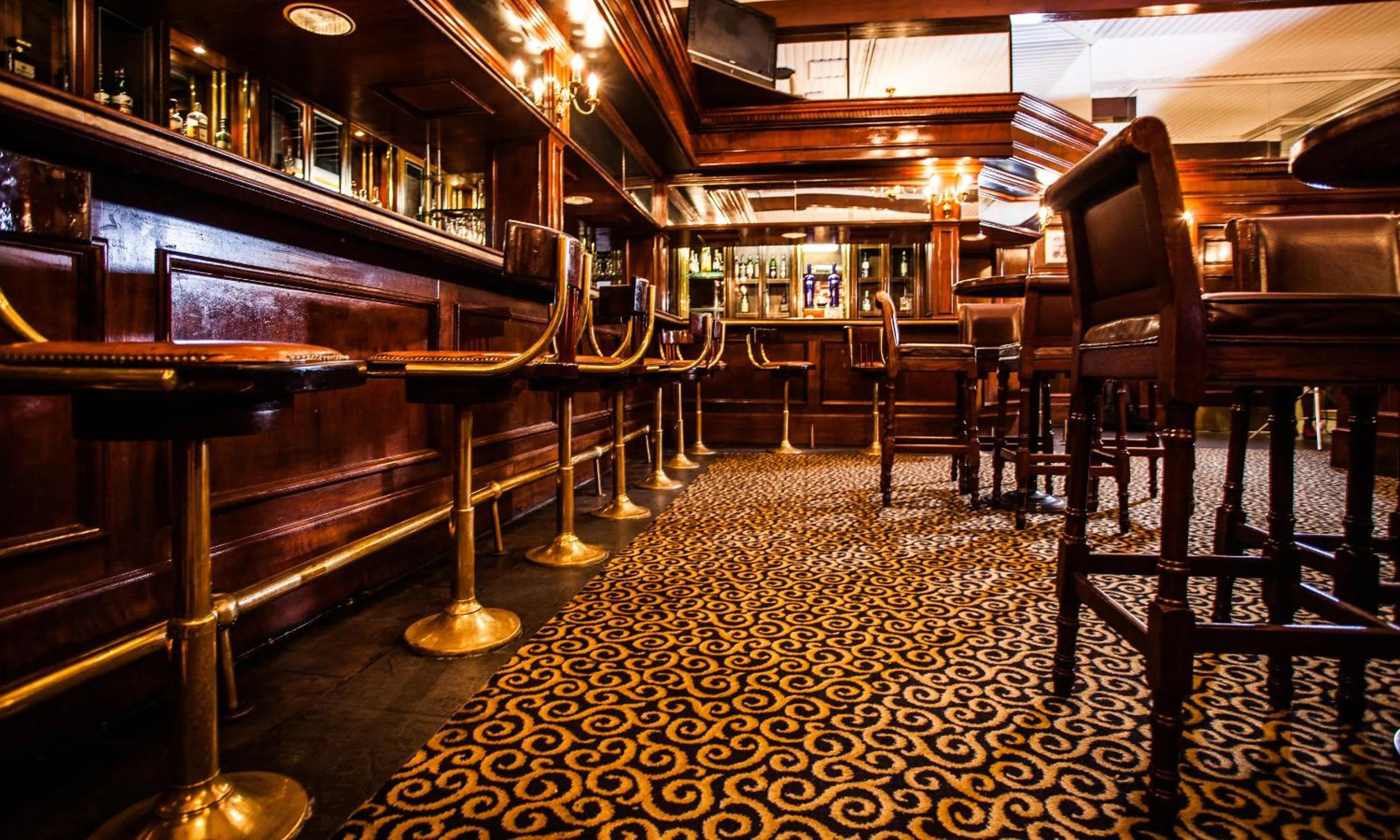 Lounge or bar in The Royal Hotel by Coastlands Hotels & Resorts