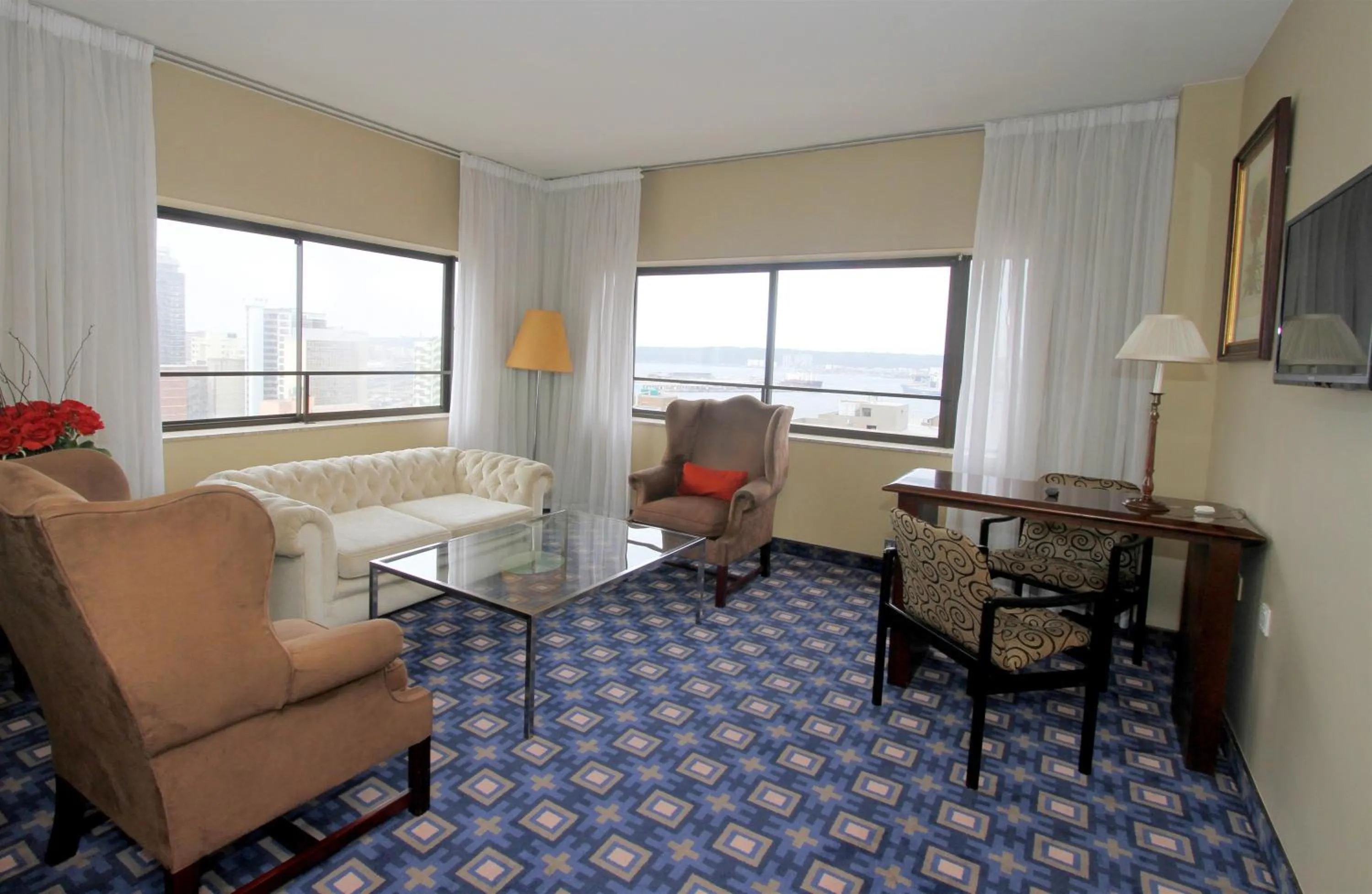 Living room in The Royal Hotel by Coastlands Hotels & Resorts