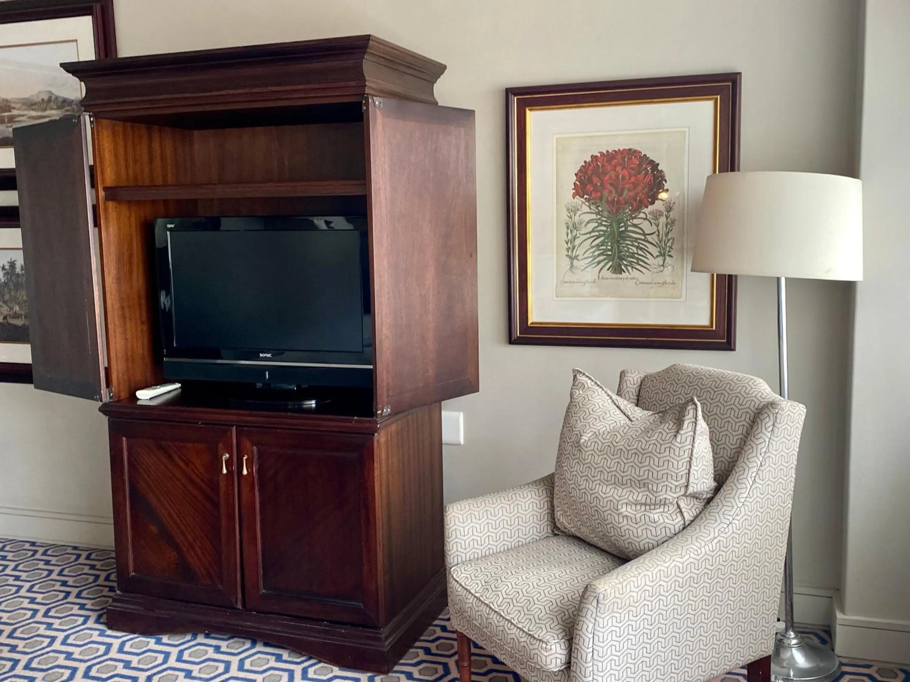 TV and multimedia in The Royal Hotel by Coastlands Hotels & Resorts