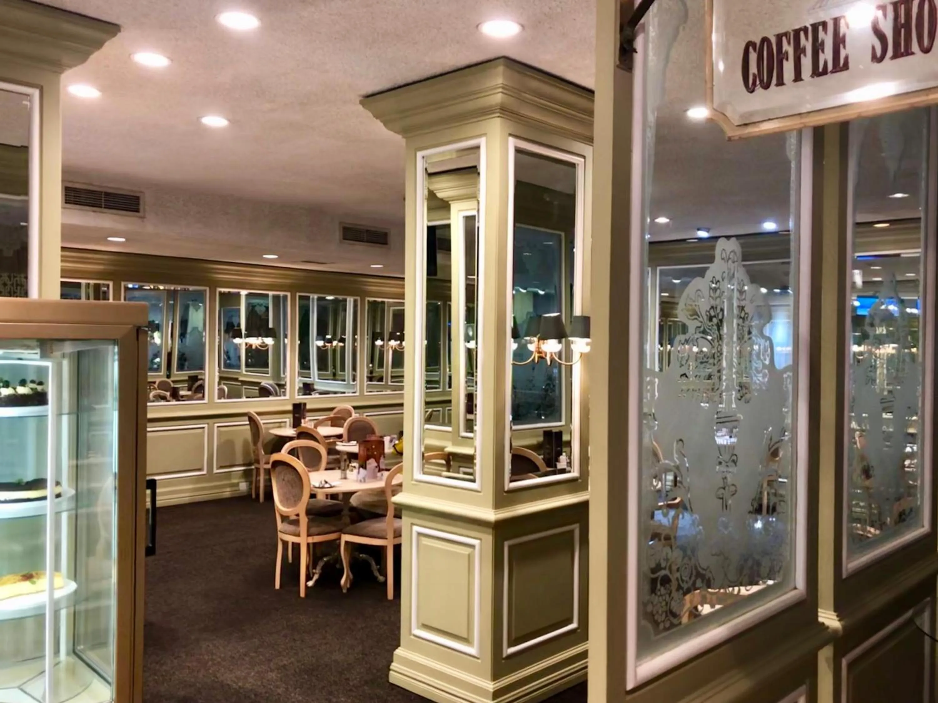 Restaurant/places to eat in The Royal Hotel by Coastlands Hotels & Resorts