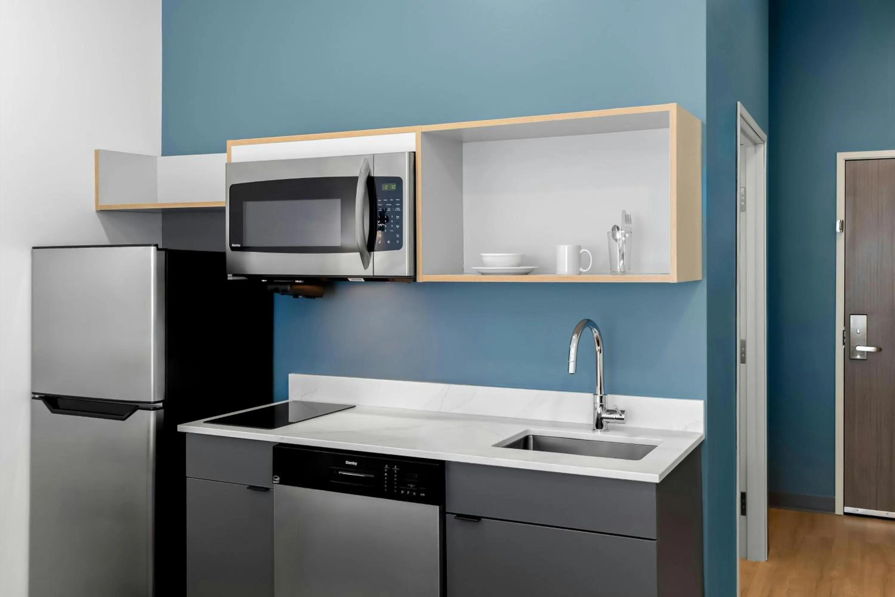 Kitchen or kitchenette in StudioRes by Marriott Jacksonville Orange Park