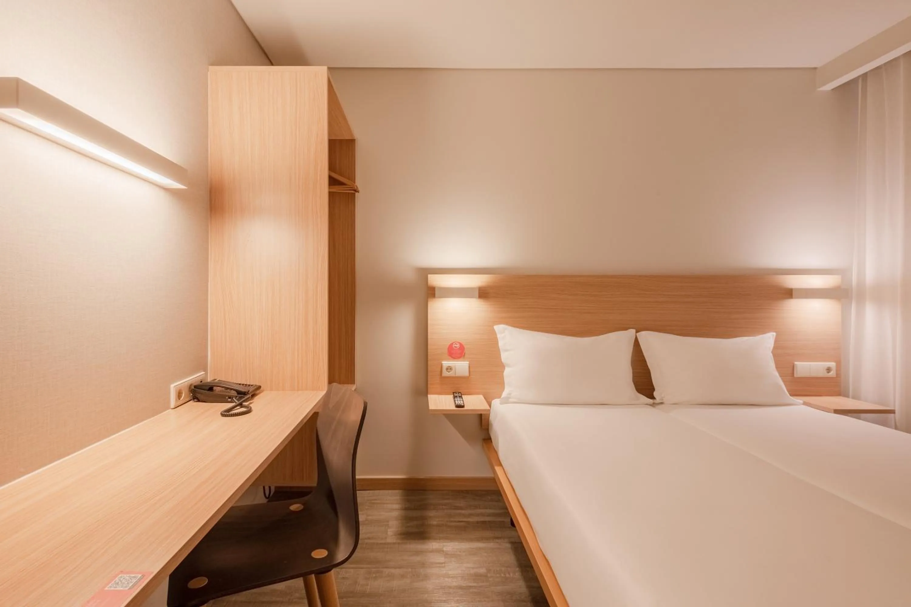 Bed in Moov Hotel Porto Norte