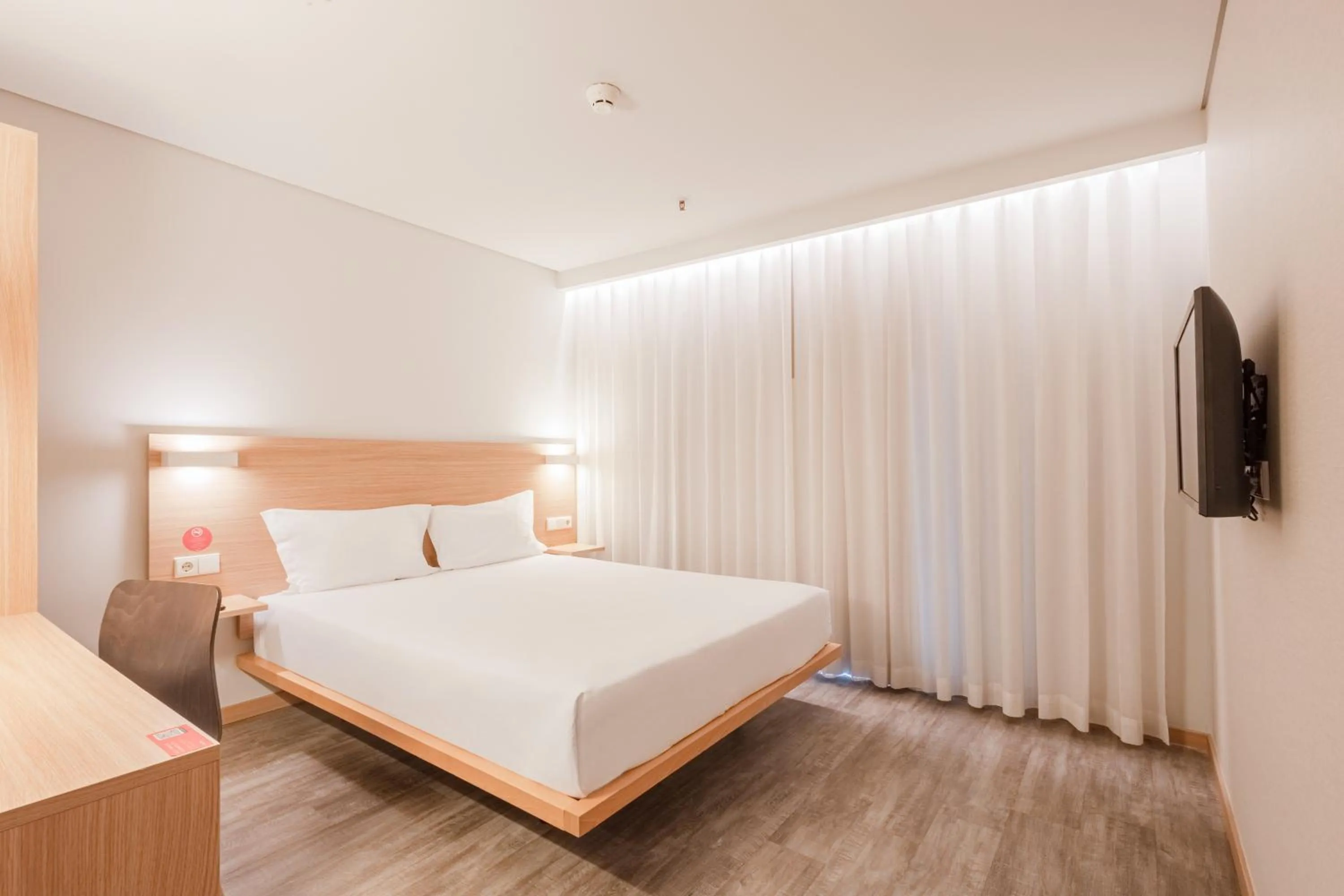 Bed in Moov Hotel Porto Norte