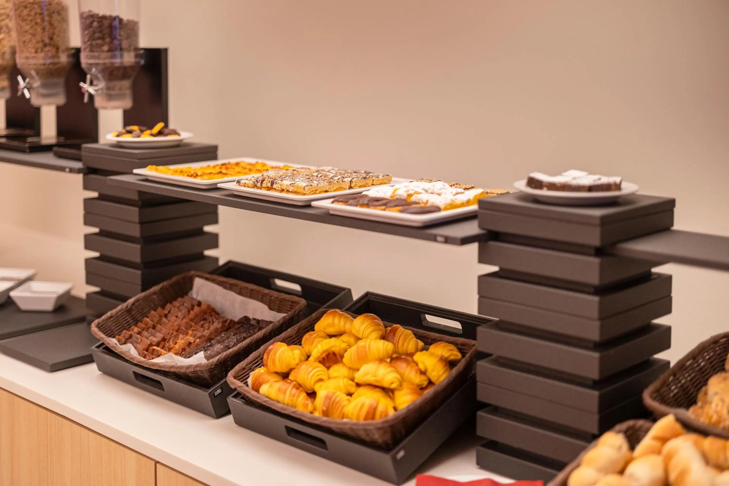 Breakfast in Moov Hotel Porto Norte