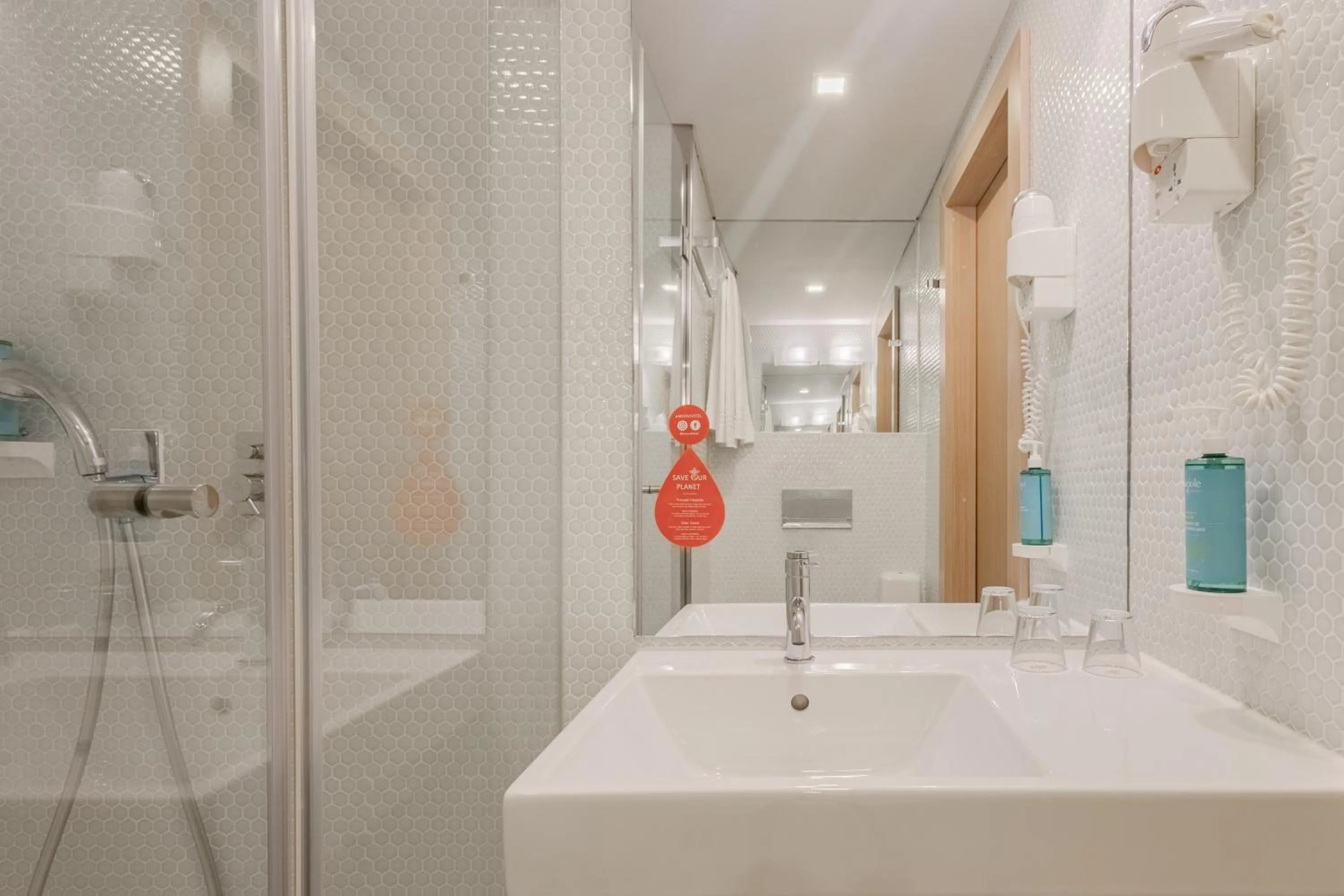 Shower in Moov Hotel Porto Norte