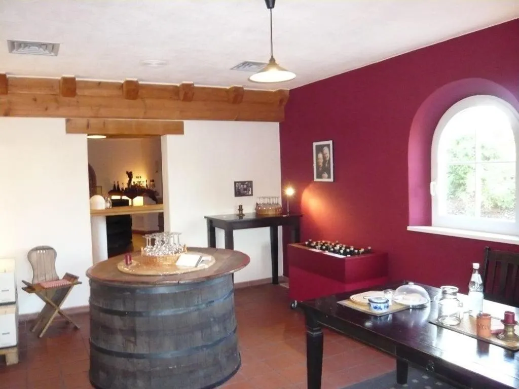 Decorative detail in Consulat des Weins