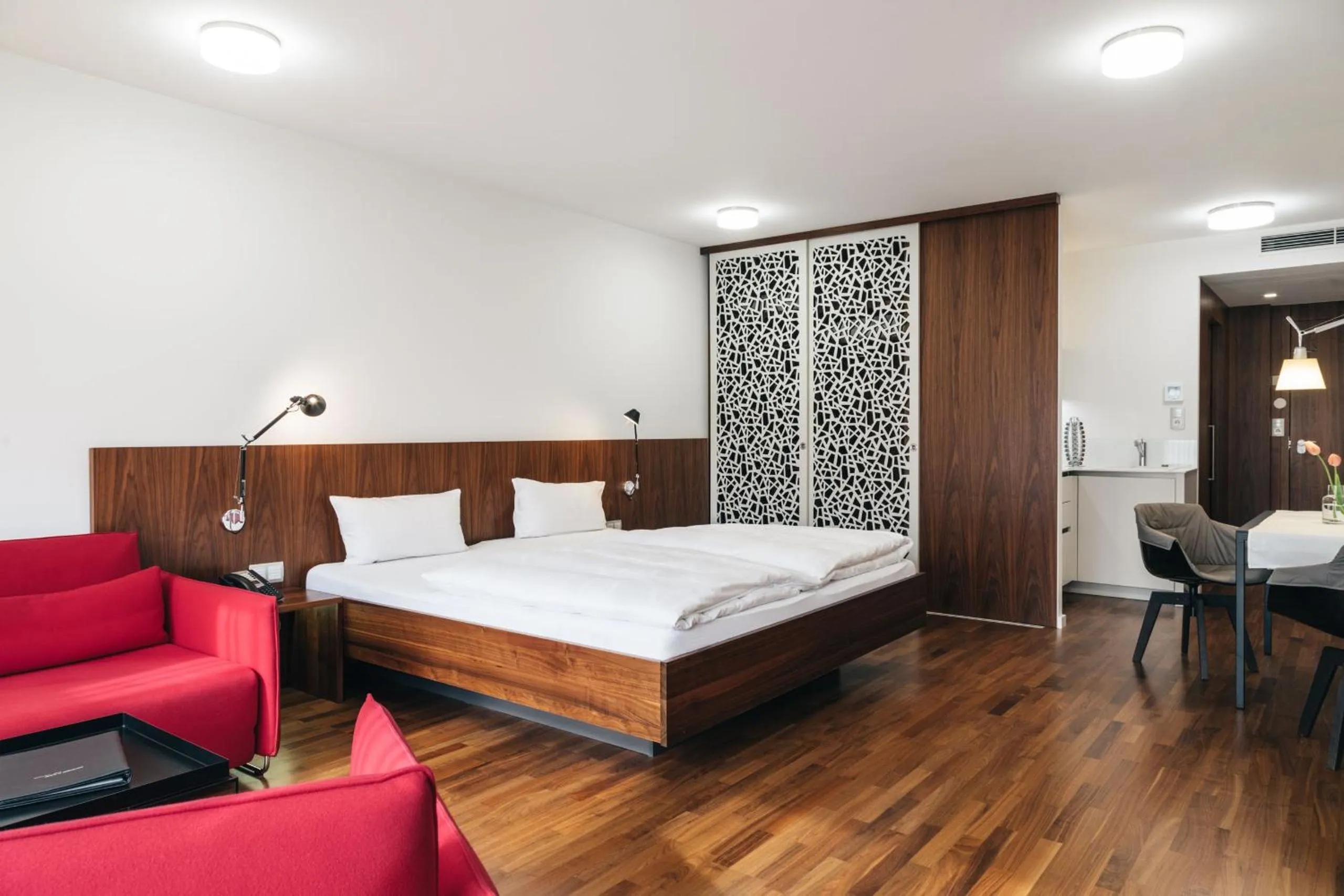 Photo of the whole room, Bed in Consulat des Weins